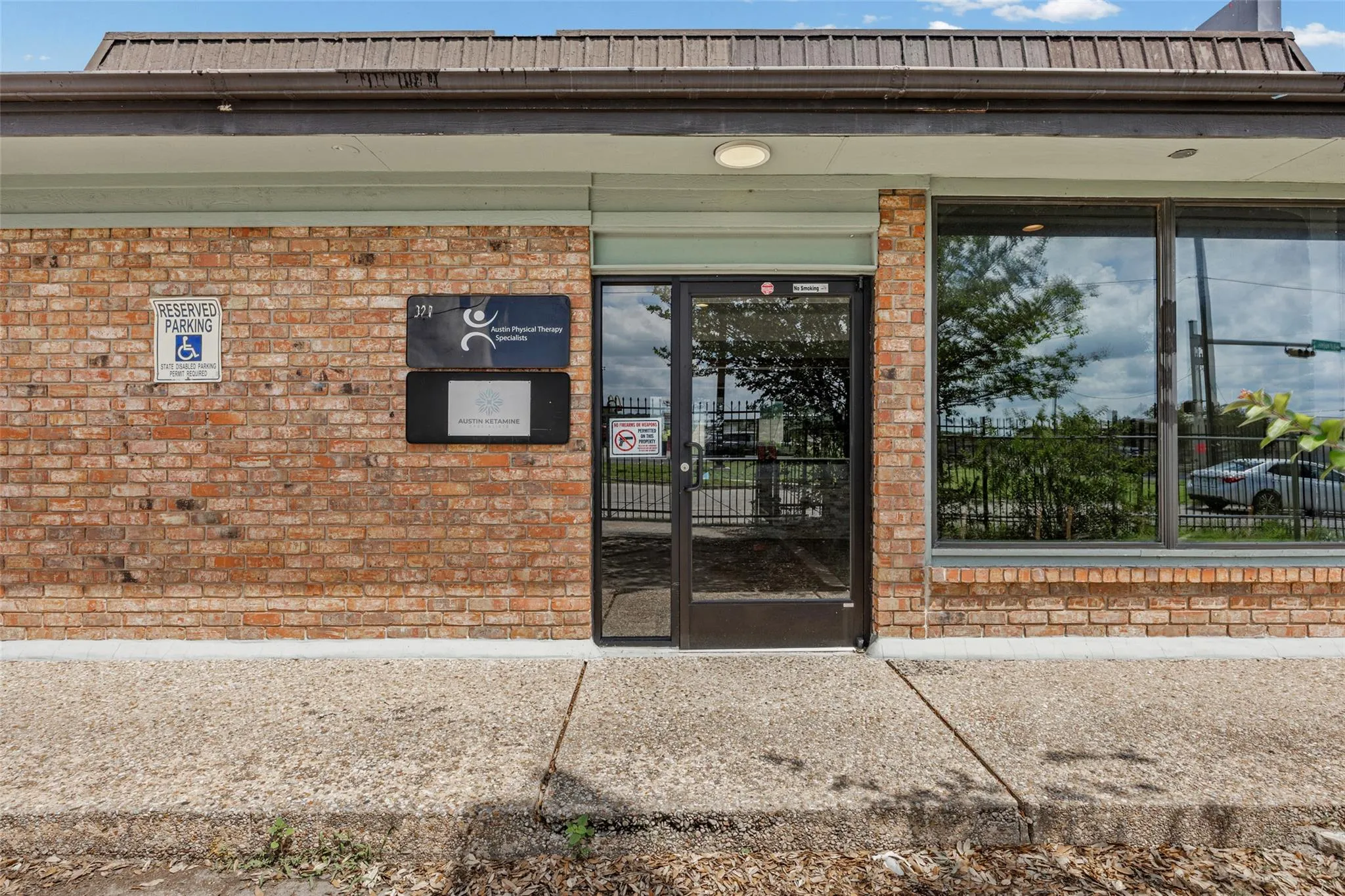Photo 5 of 320 W WILLIAM CANNON DR
