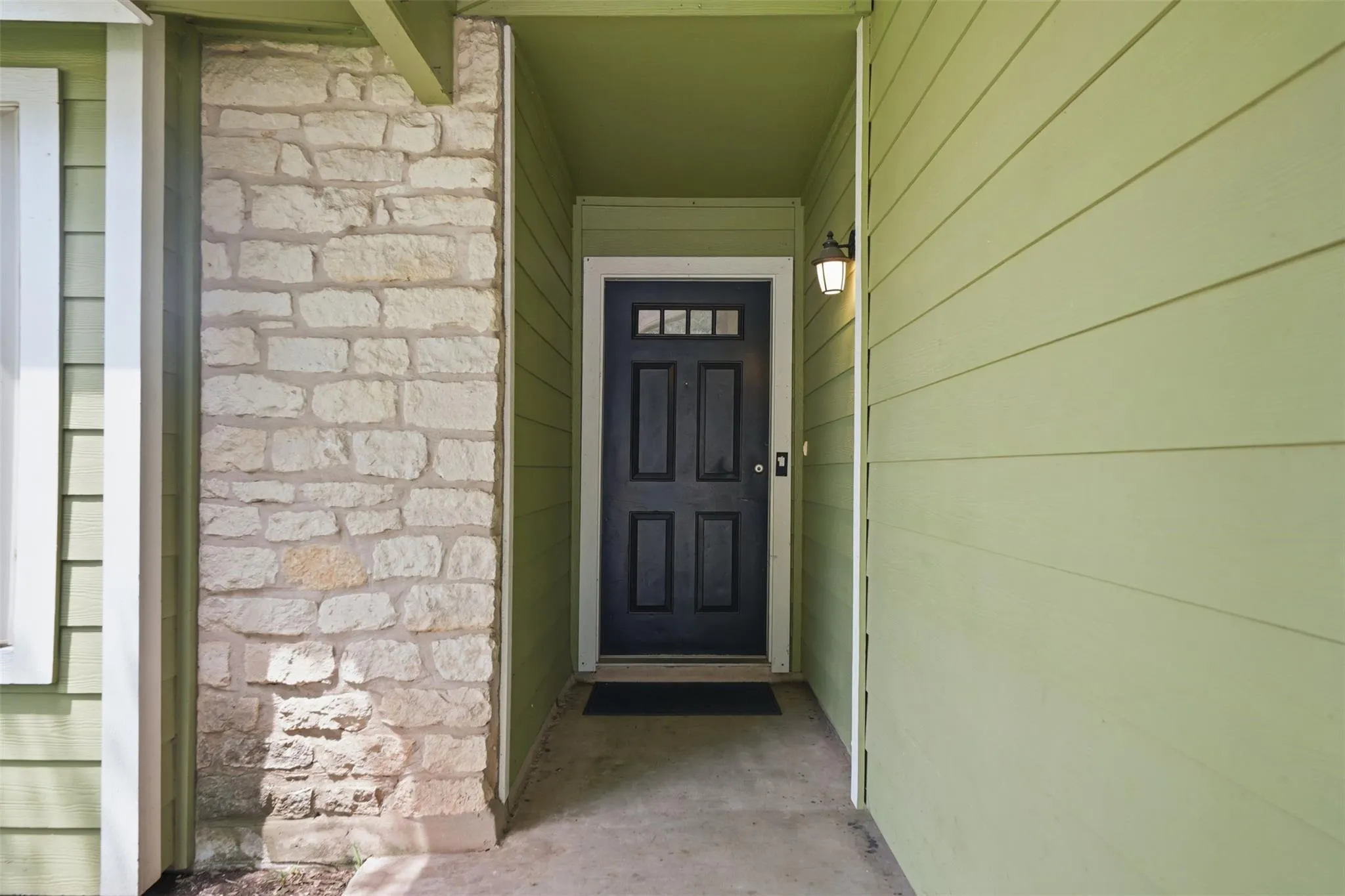 Photo 4 of 1100 YORK CASTLE DR
