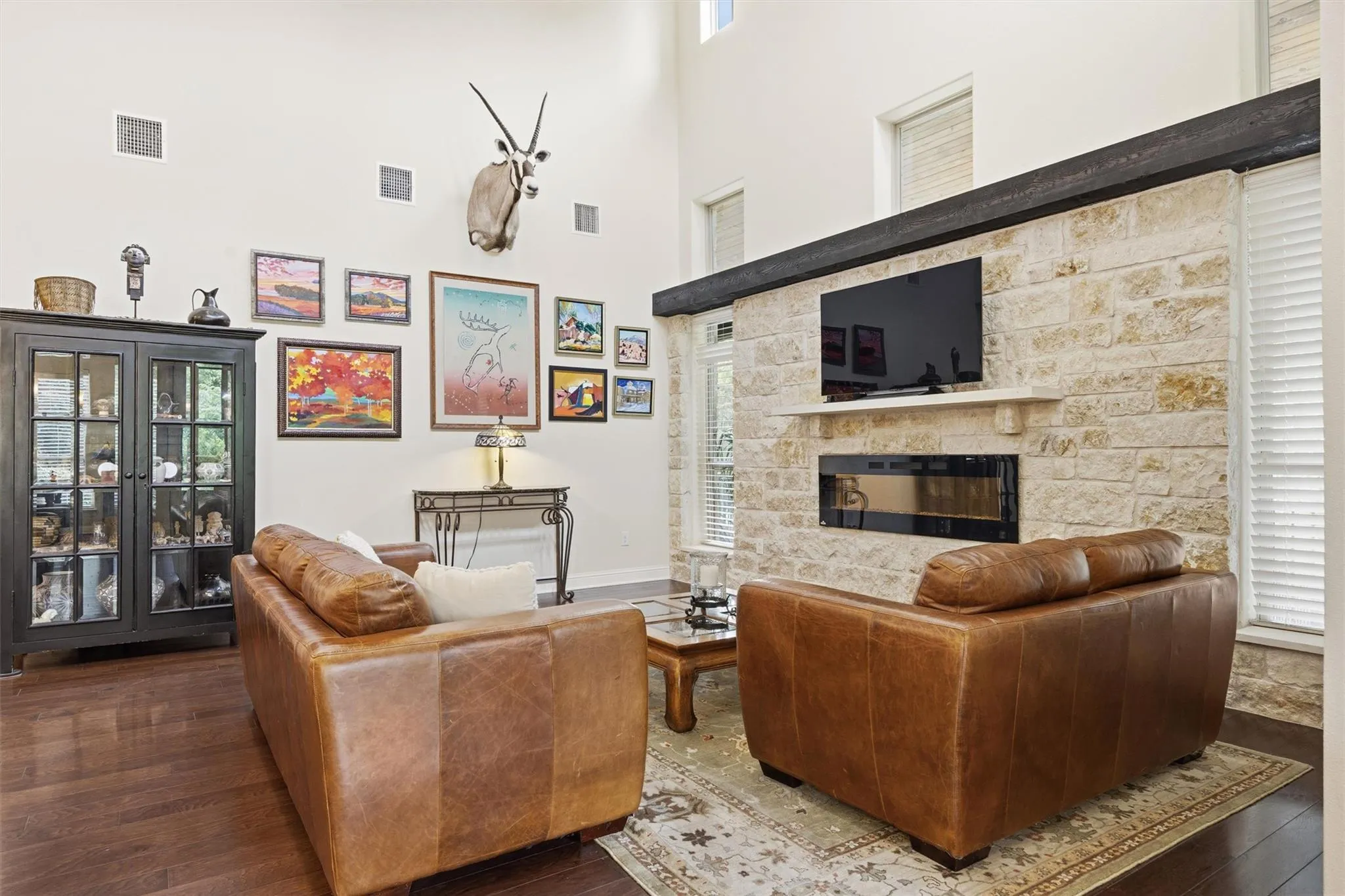 Photo 2 of 2719 SPRINGWOOD LN