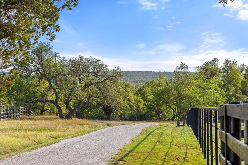 Photo 4 of 2560 BELL SPRINGS RD