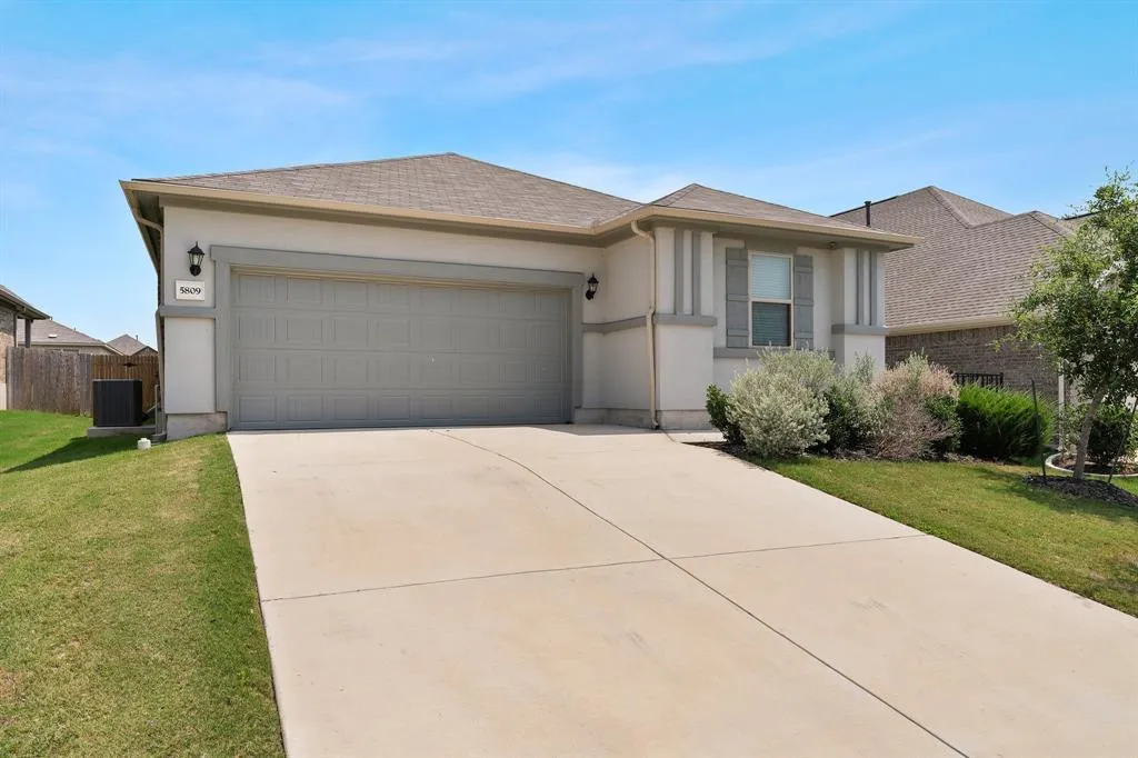 Photo of 5809 BELLISSIMA WAY, Round Rock, TX, 78665