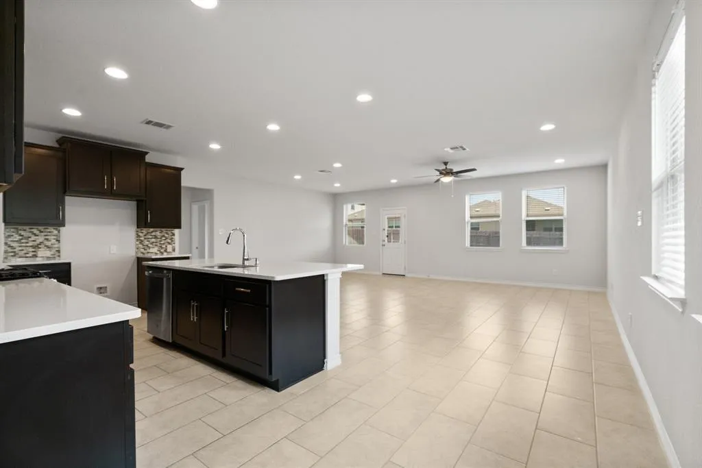 Photo 4 of 5809 BELLISSIMA WAY