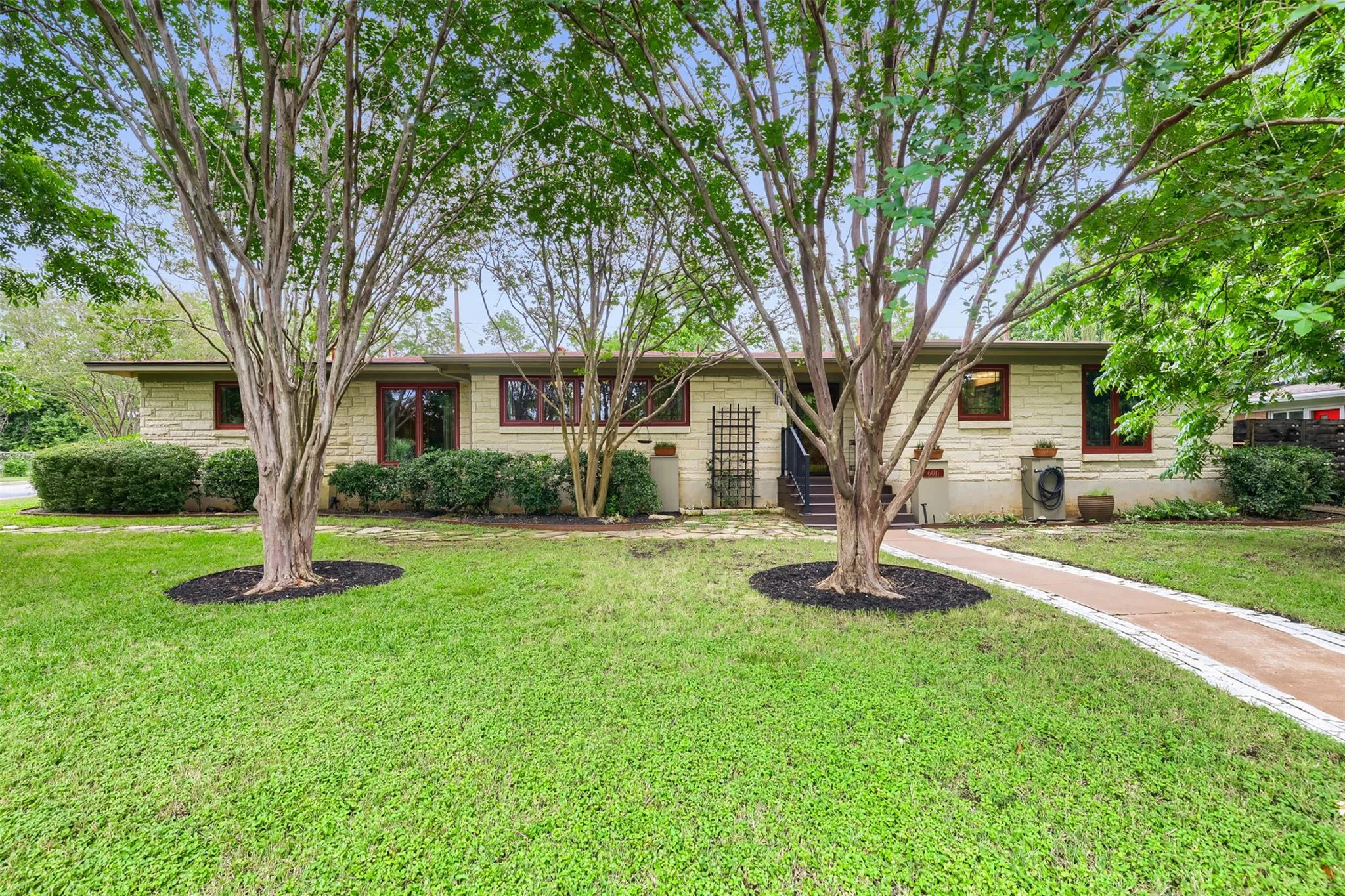 Photo 3 of 6011 SHOAL CREEK BLVD