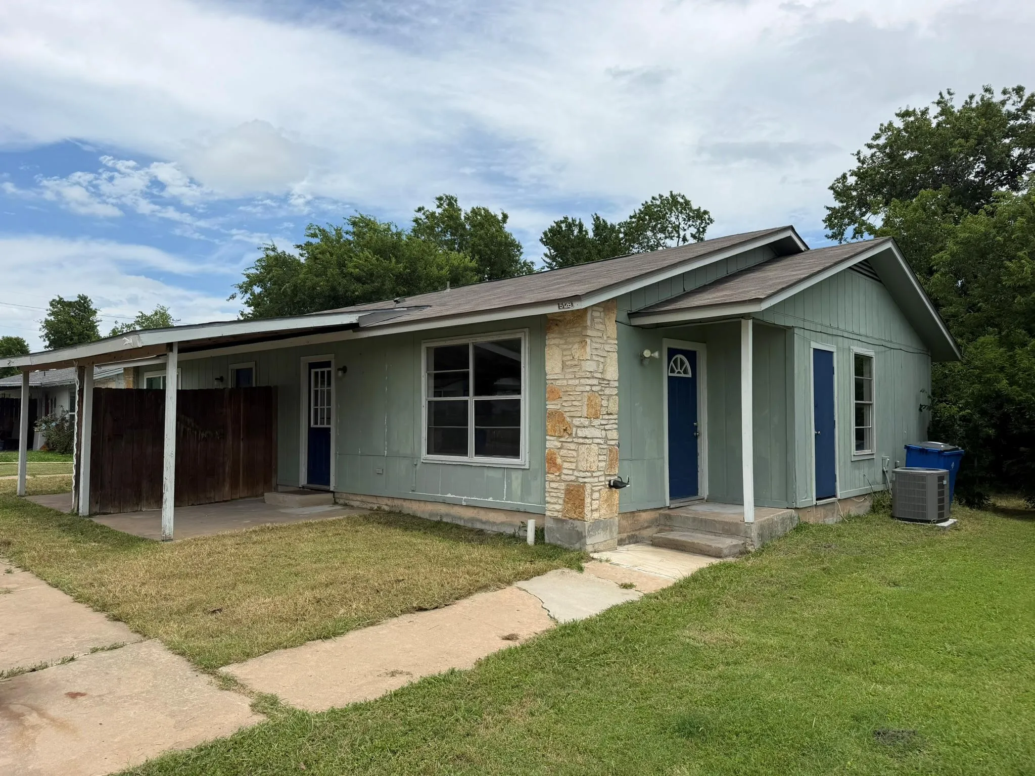 Photo 2 of 512 LENORA DR