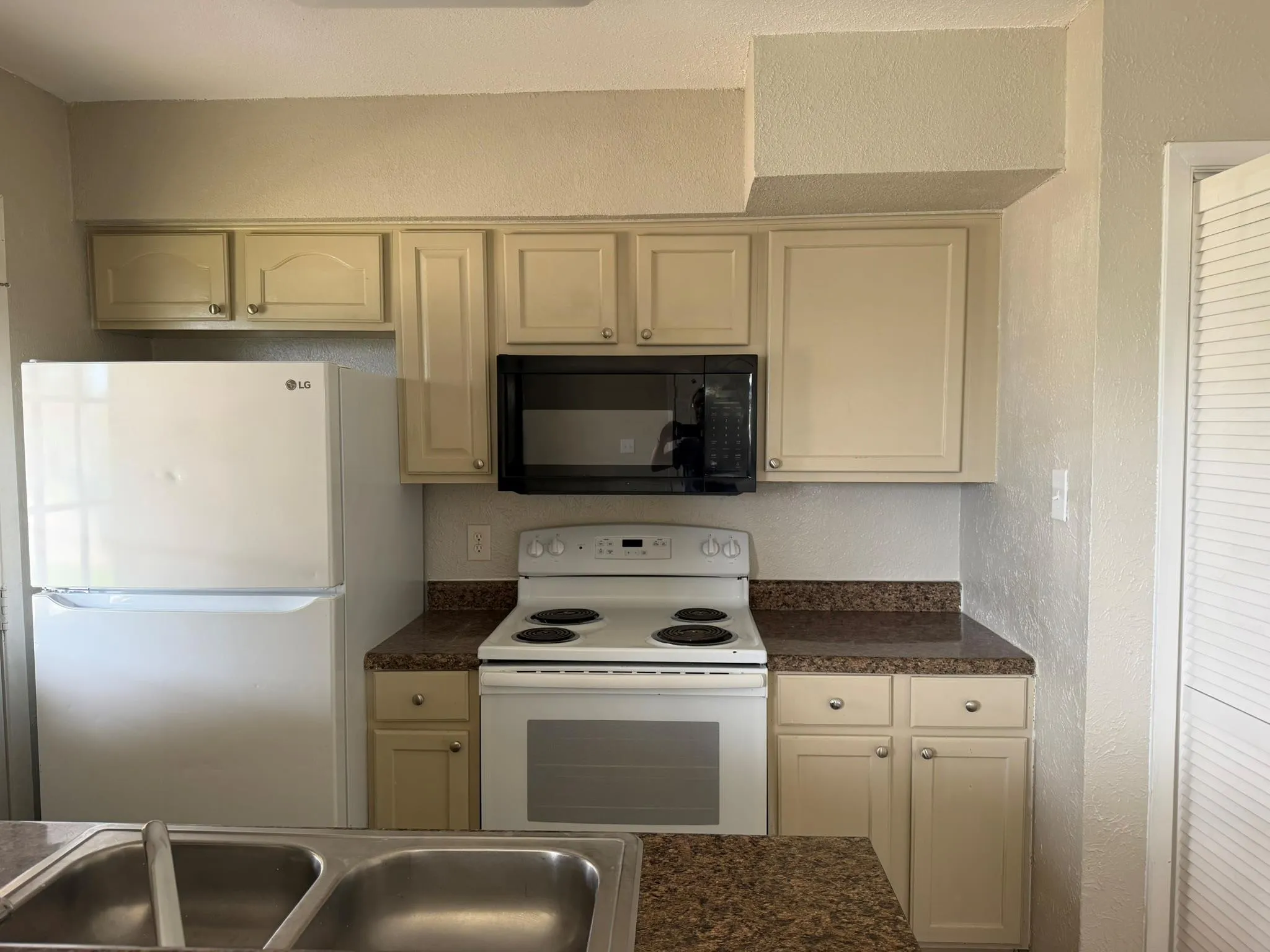 Photo 5 of 512 LENORA DR