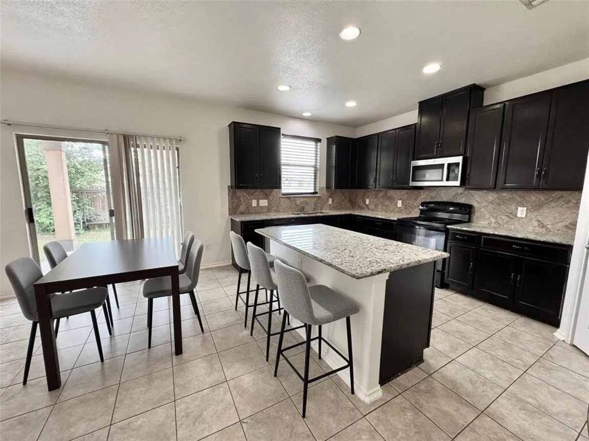 Photo 5 of 14509 LAKE VICTOR DR