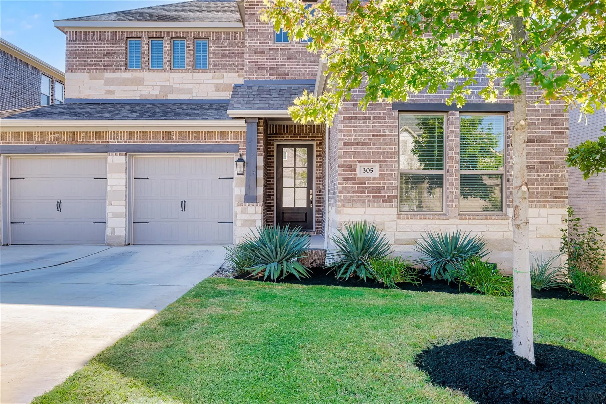 Photo 3 of 305 TERRA MANOR TRL