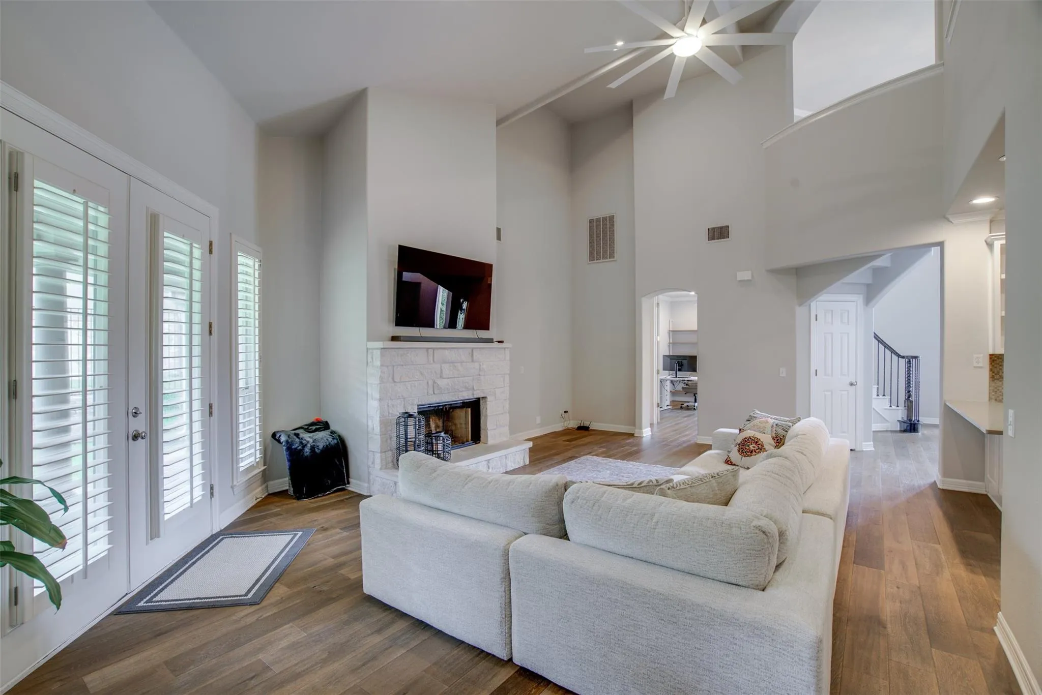 Photo of 18 GLENWAY DR, The Hills, TX, 78738