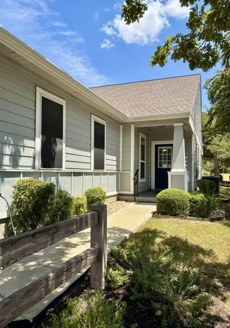 Photo 4 of 102 PORTSMOUTH DR