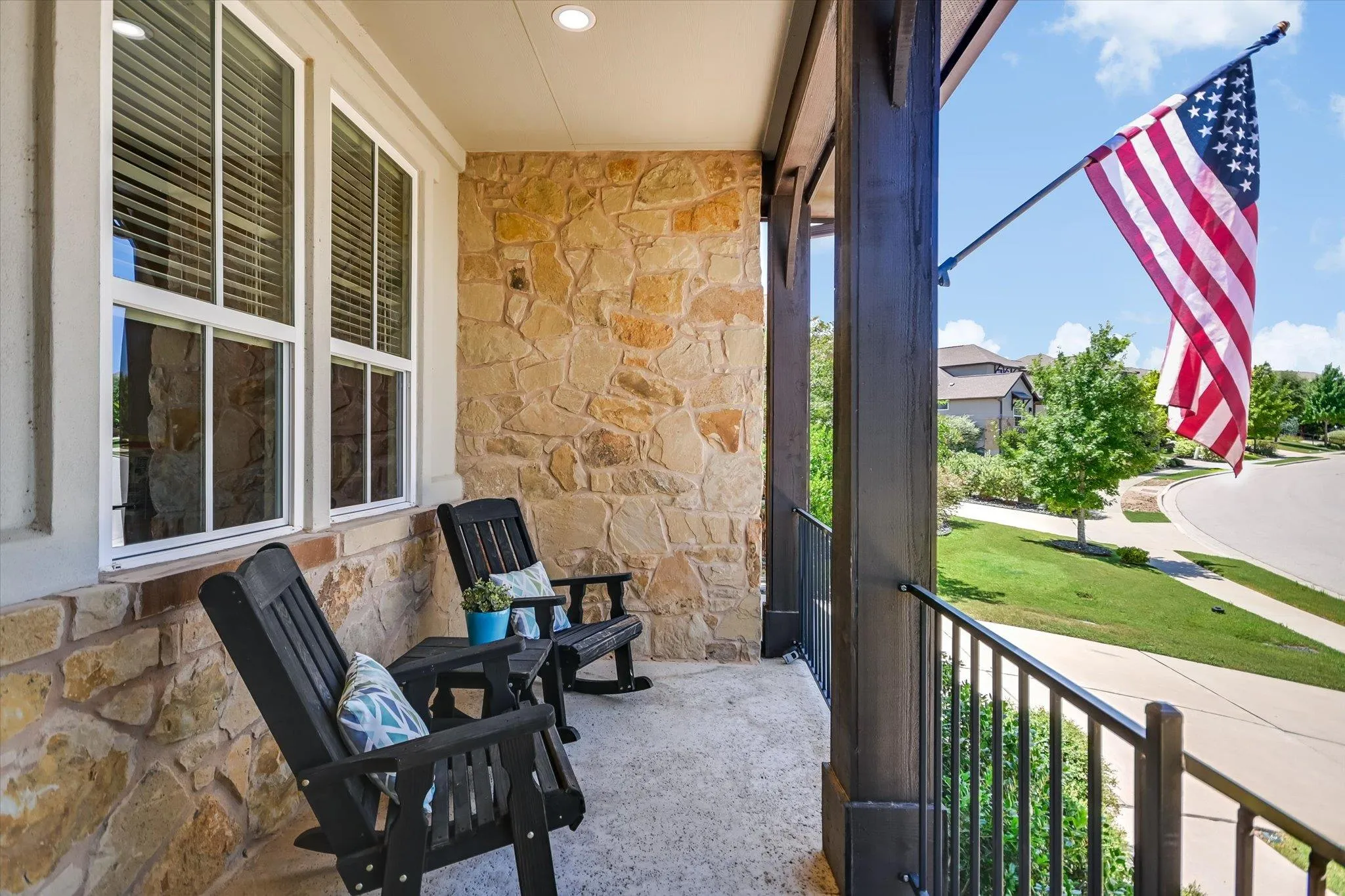 Photo 2 of 724 DAYRIDGE DR