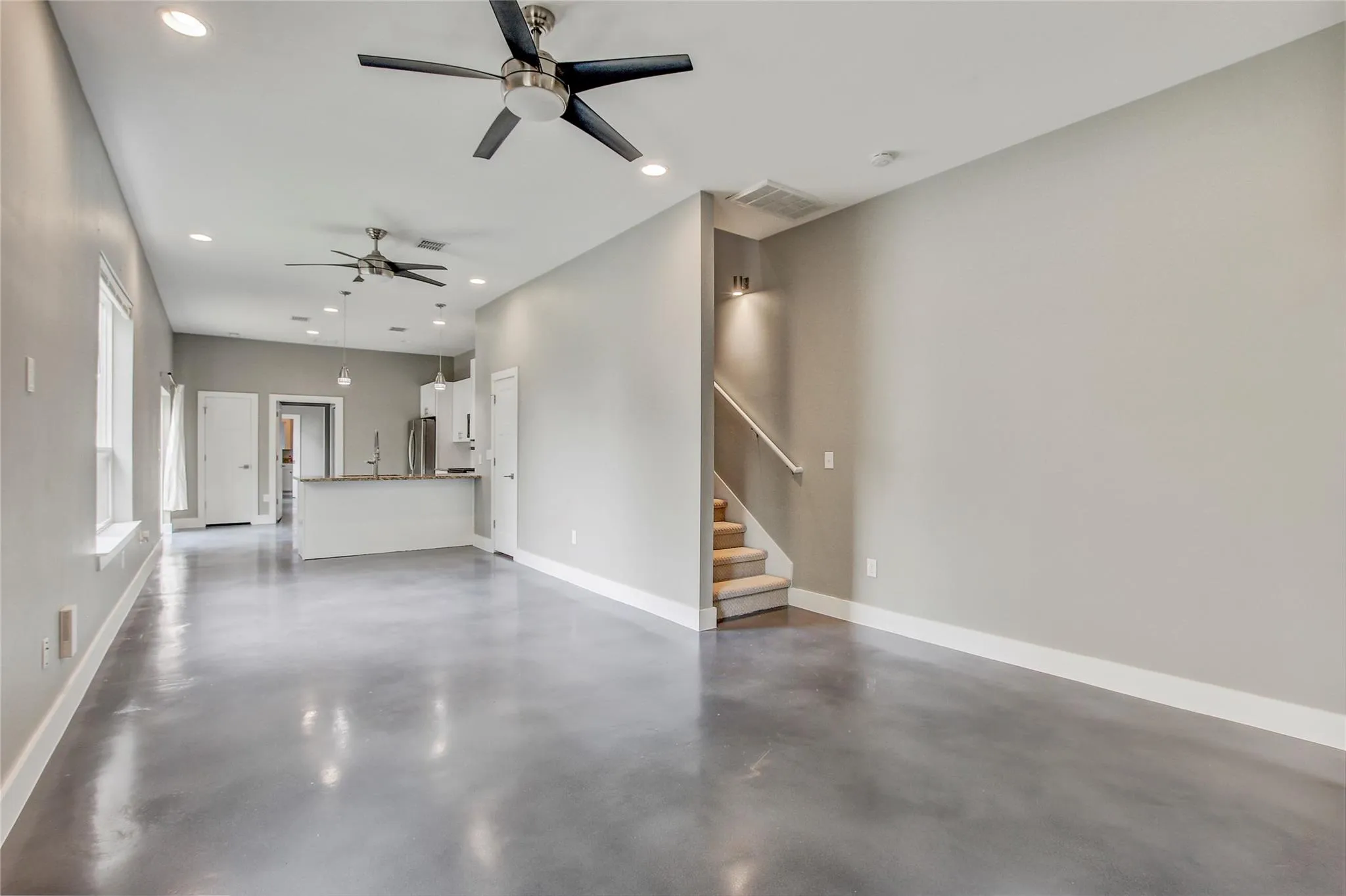 Photo 4 of 5109 LOTT AVE