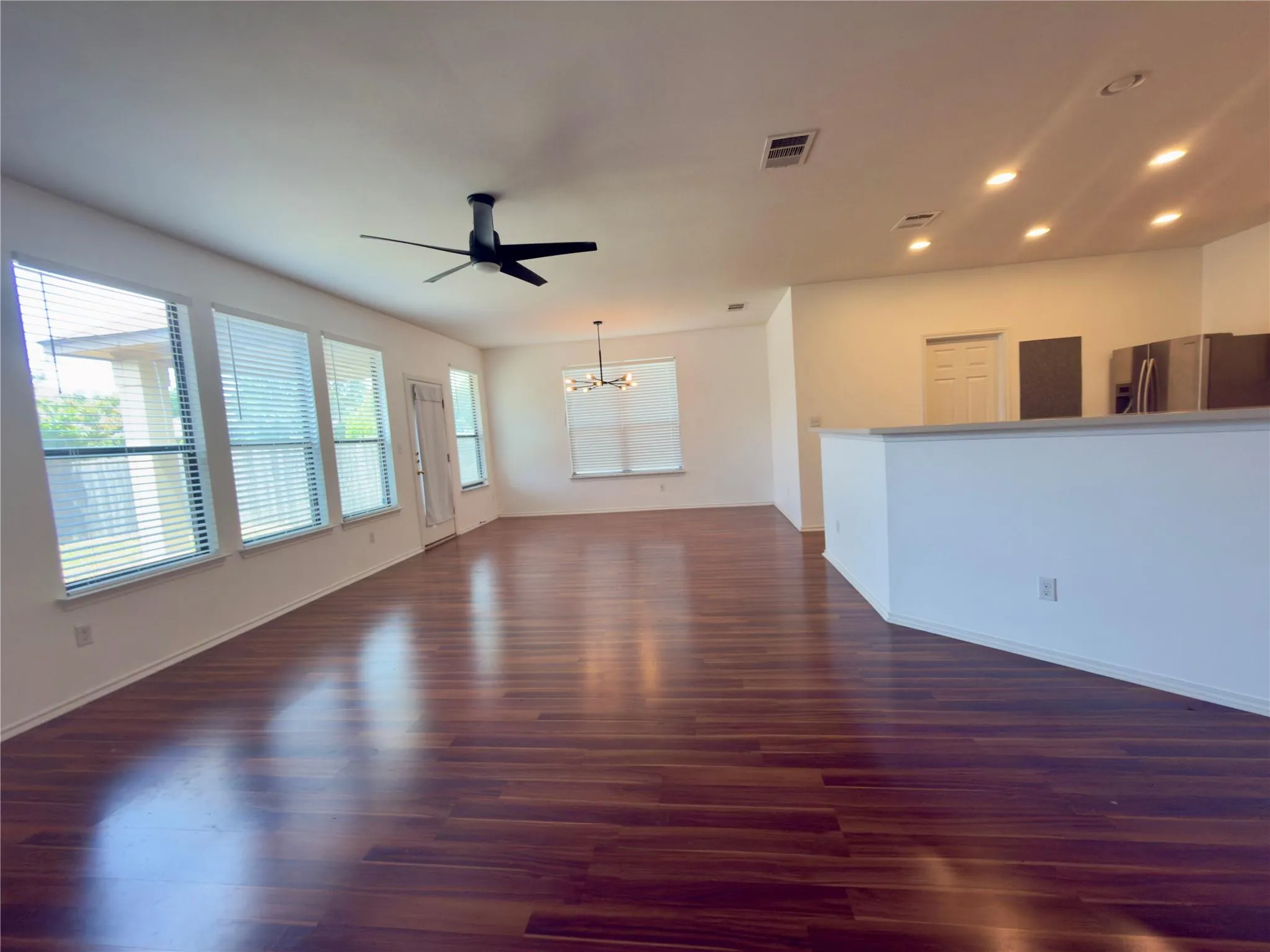 Photo 4 of 825 WATSON WAY