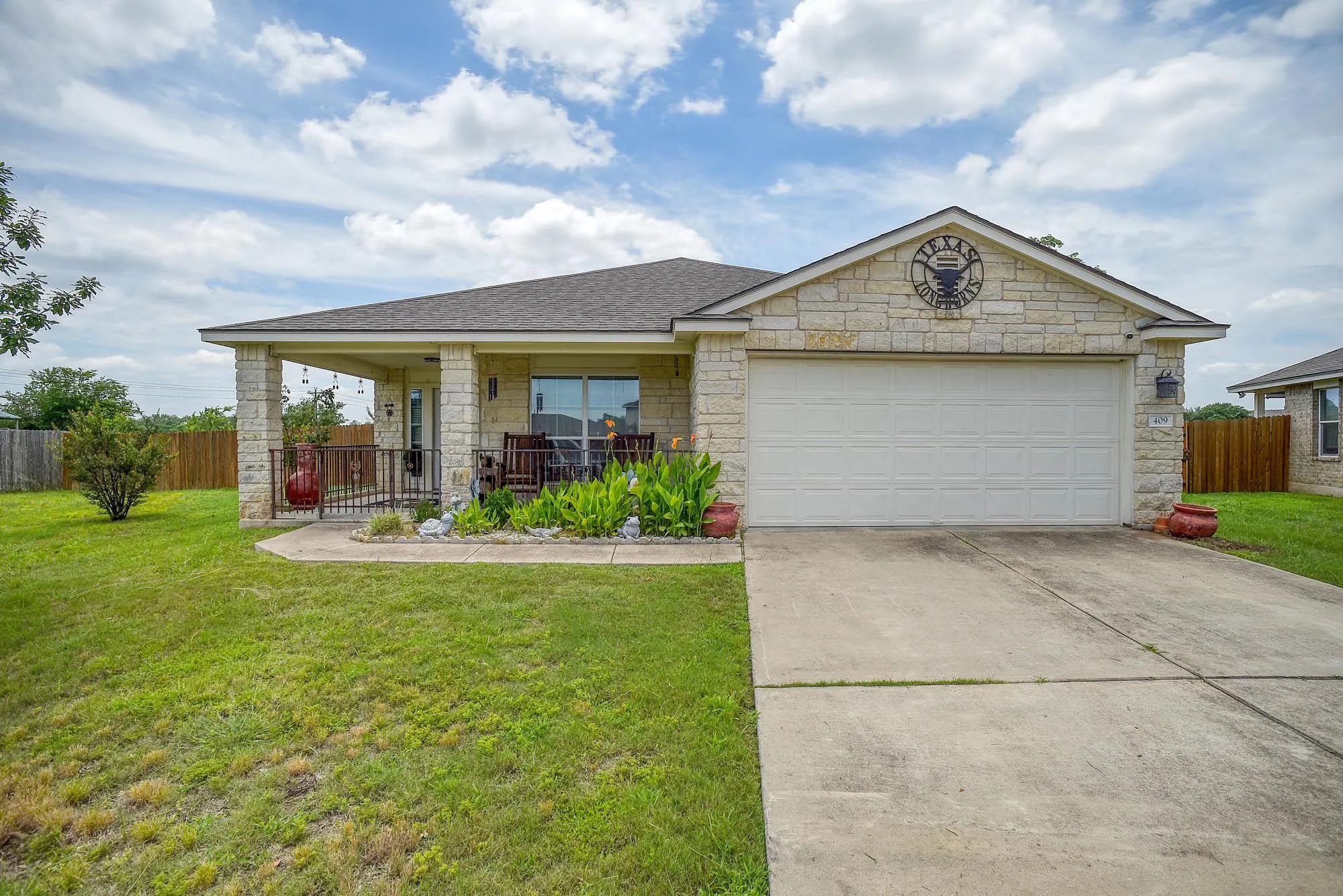 Photo 2 of 409 S. HUNTING LODGE LN
