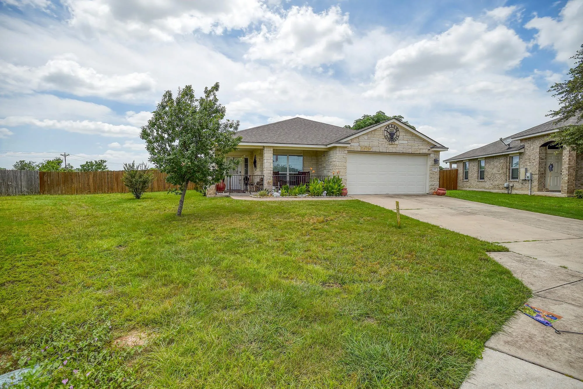 Photo 5 of 409 S. HUNTING LODGE LN