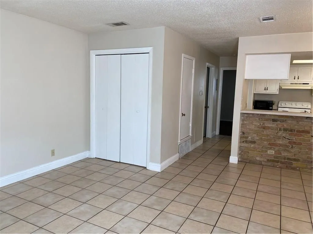 Photo 3 of 3412 WILLOWRUN DR #A