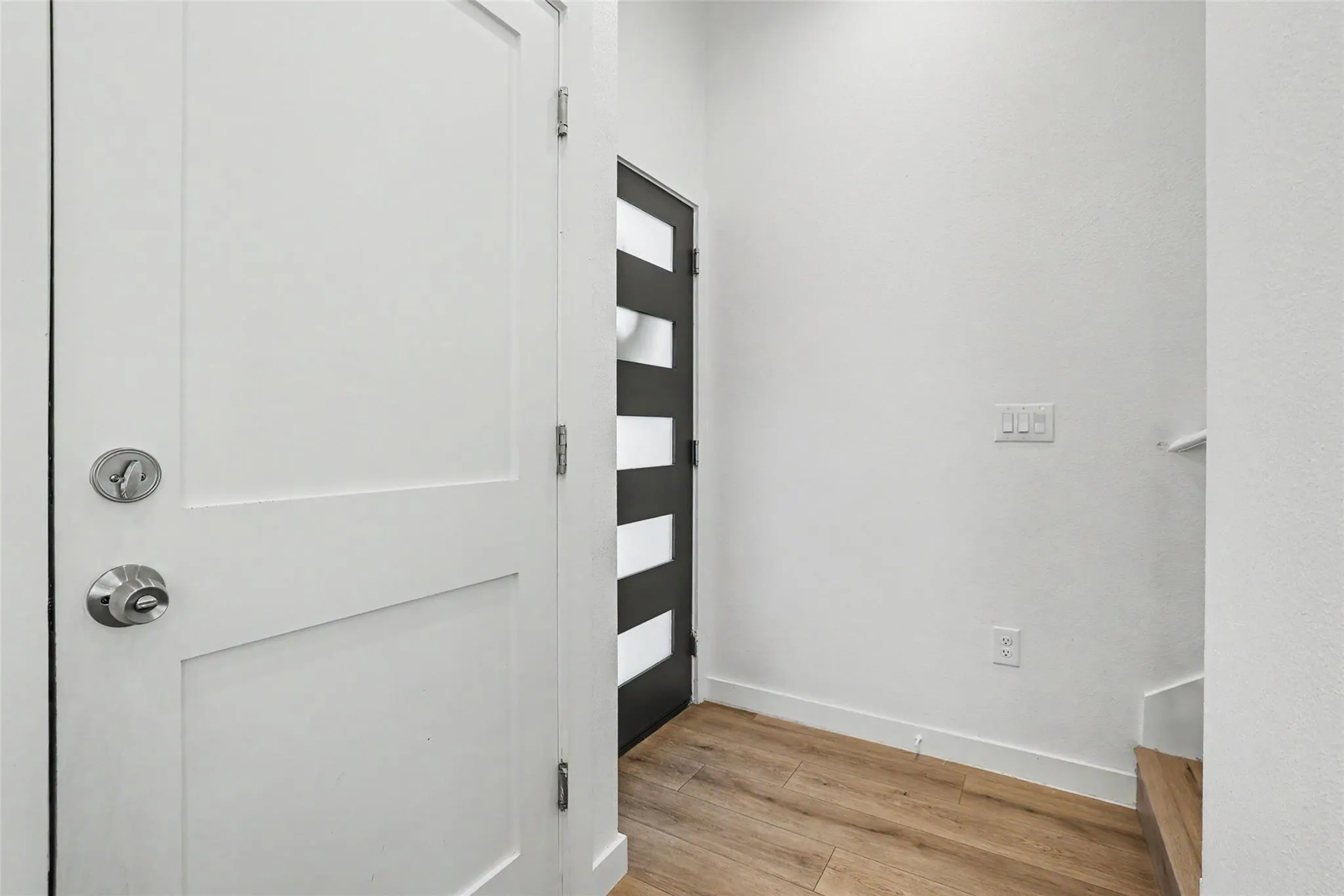 Photo 3 of 10903 ELM ST