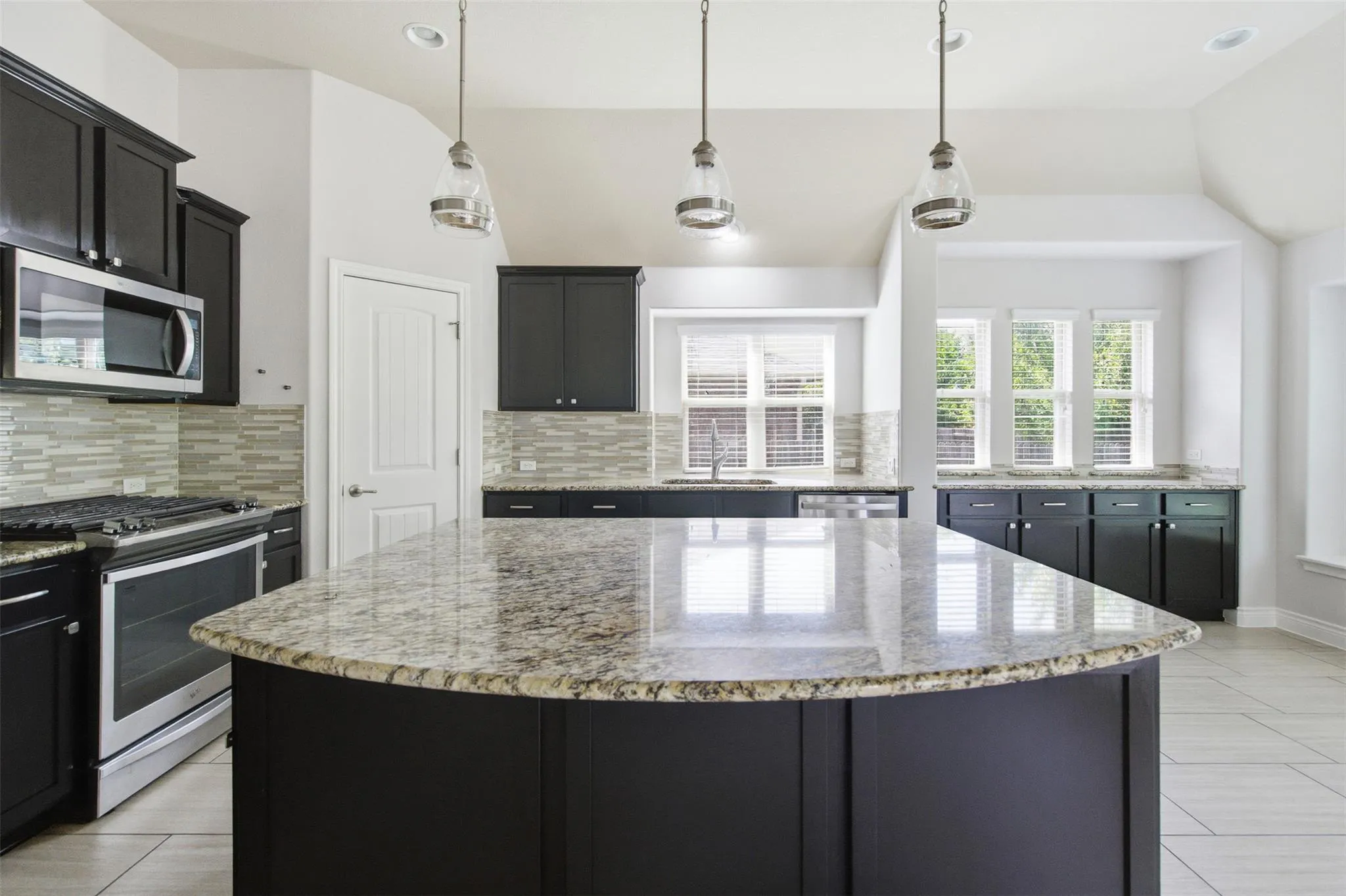 Photo 5 of 3304 MENDIPS LN
