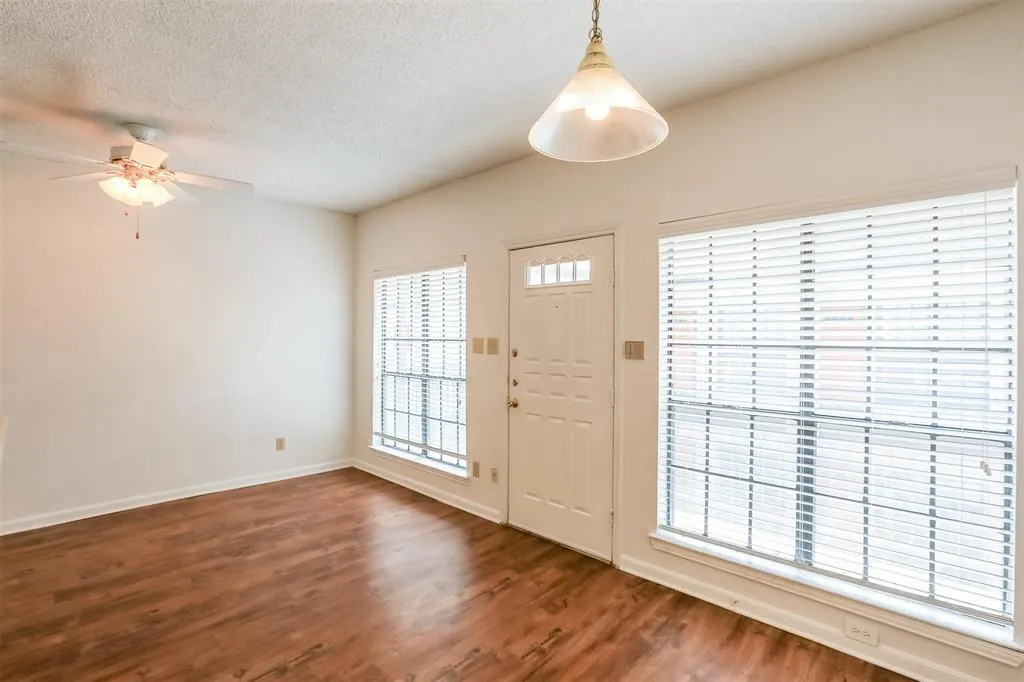 Photo 4 of 912 W 22ND ST #208