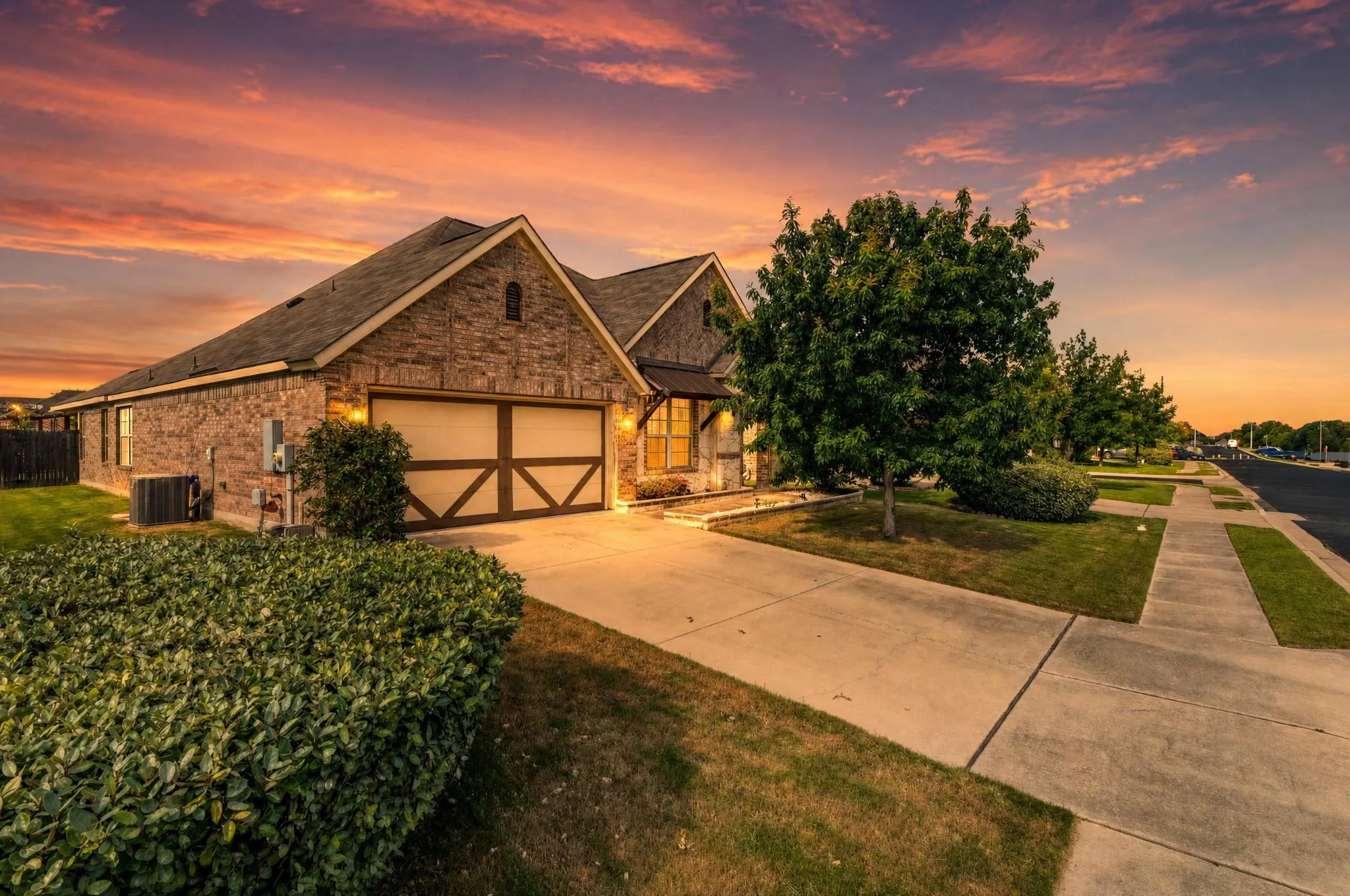 Photo of 804 FARM HOUSE DR, Hutto, TX, 78634