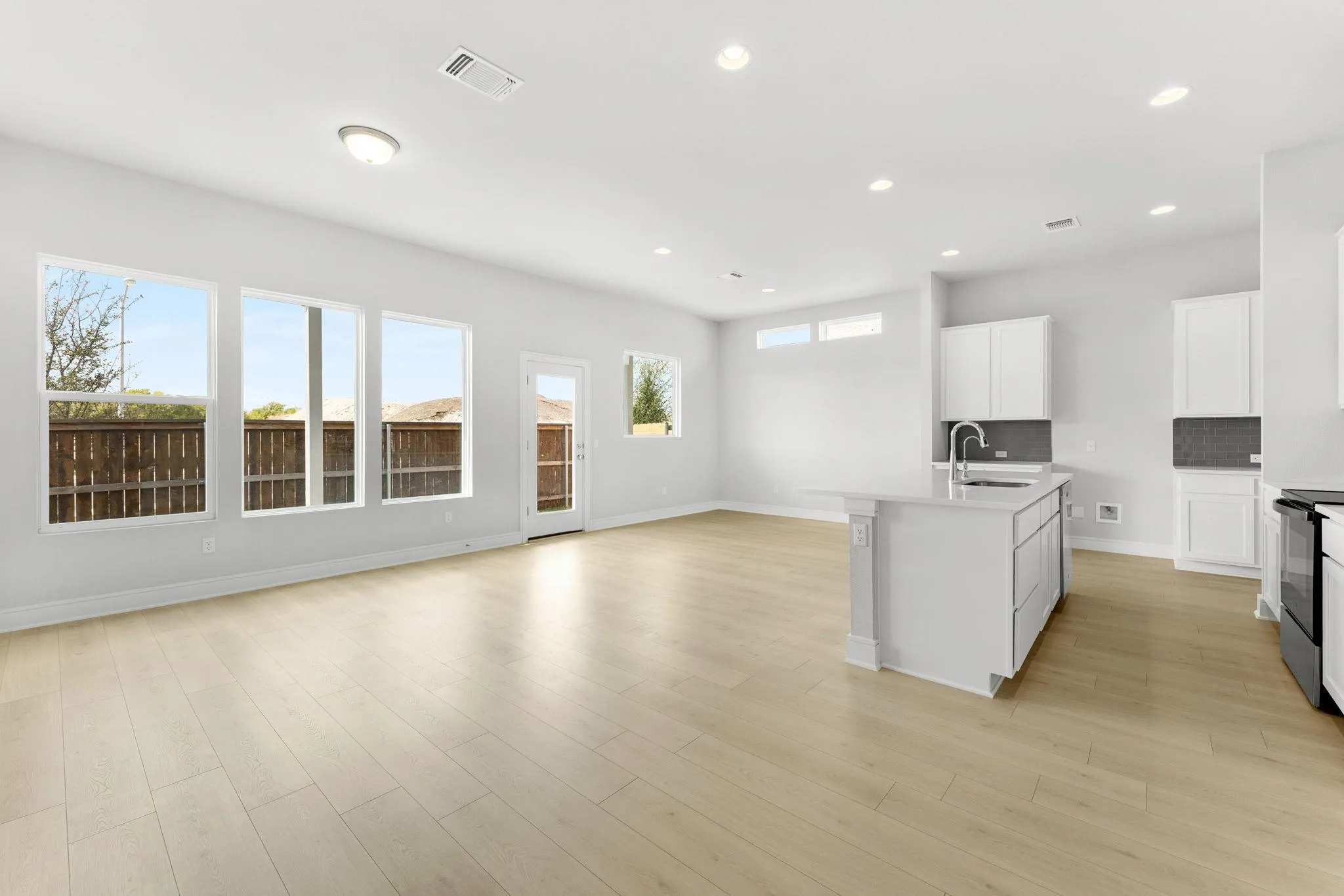 Photo 5 of 2301 CASTILLO DR #63