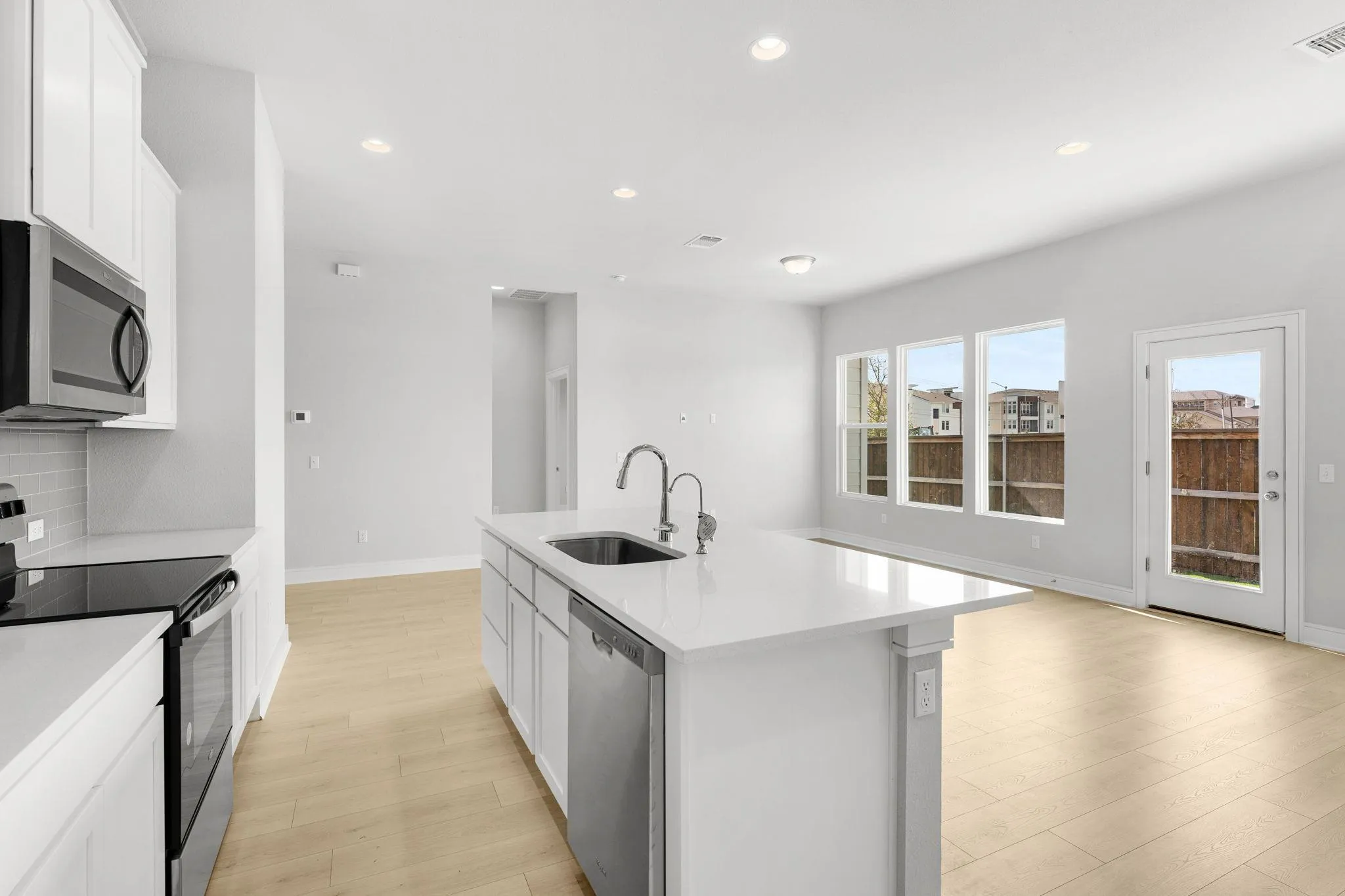 Photo 4 of 2301 CASTILLO DR #63