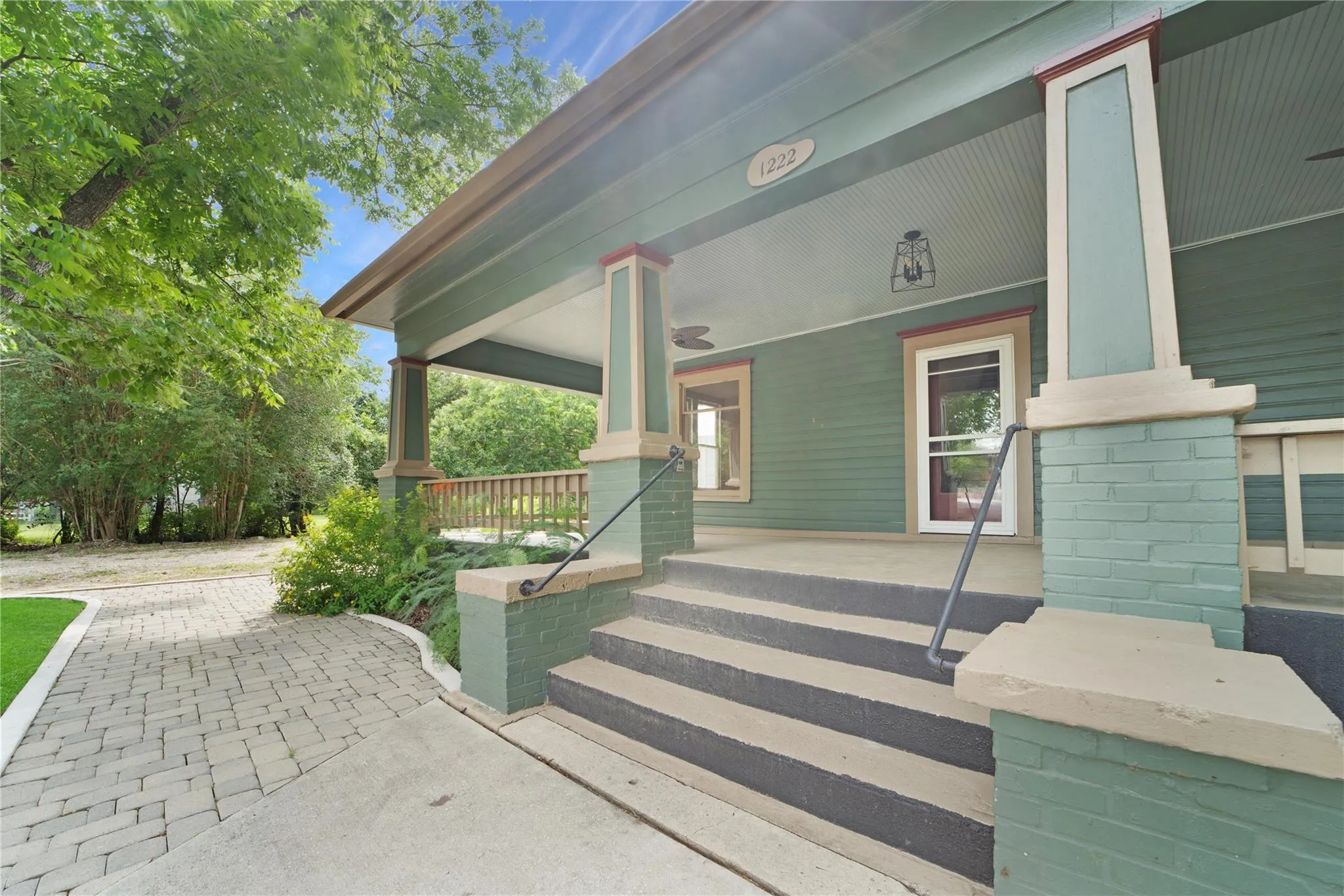 Photo 5 of 1222 W HOPKINS ST