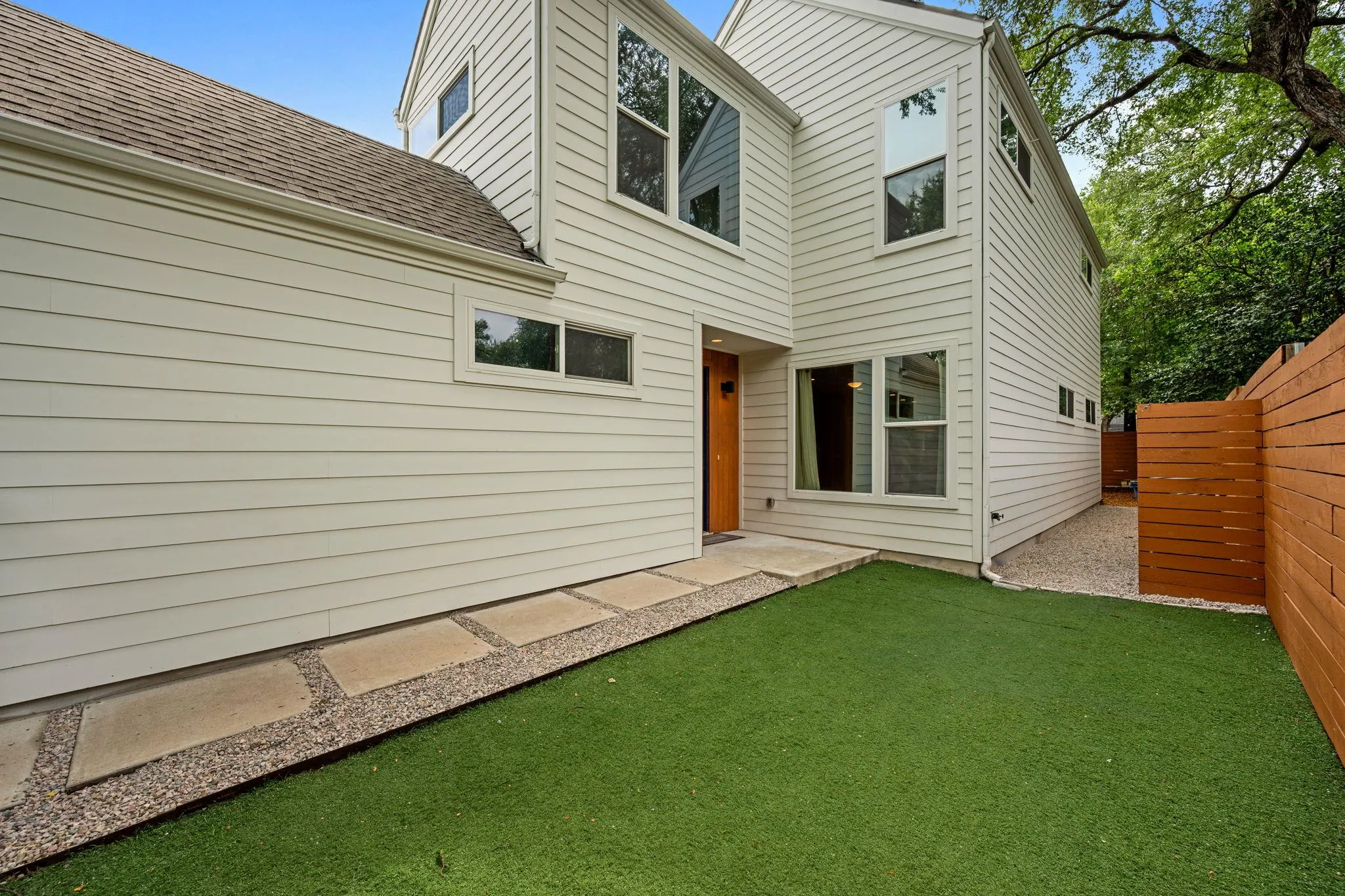 Photo 2 of 3215 ALDWYCHE DR