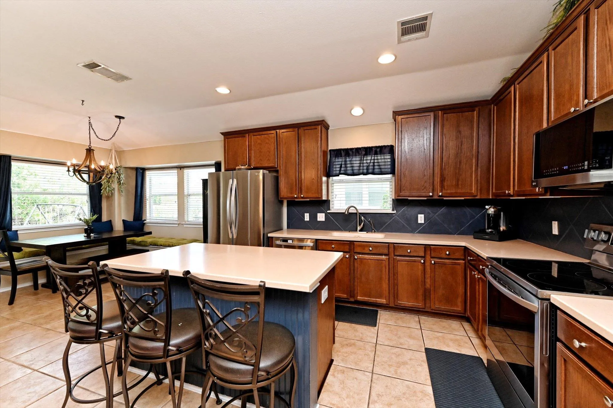 Photo 2 of 18608 ROYAL POINTE DR