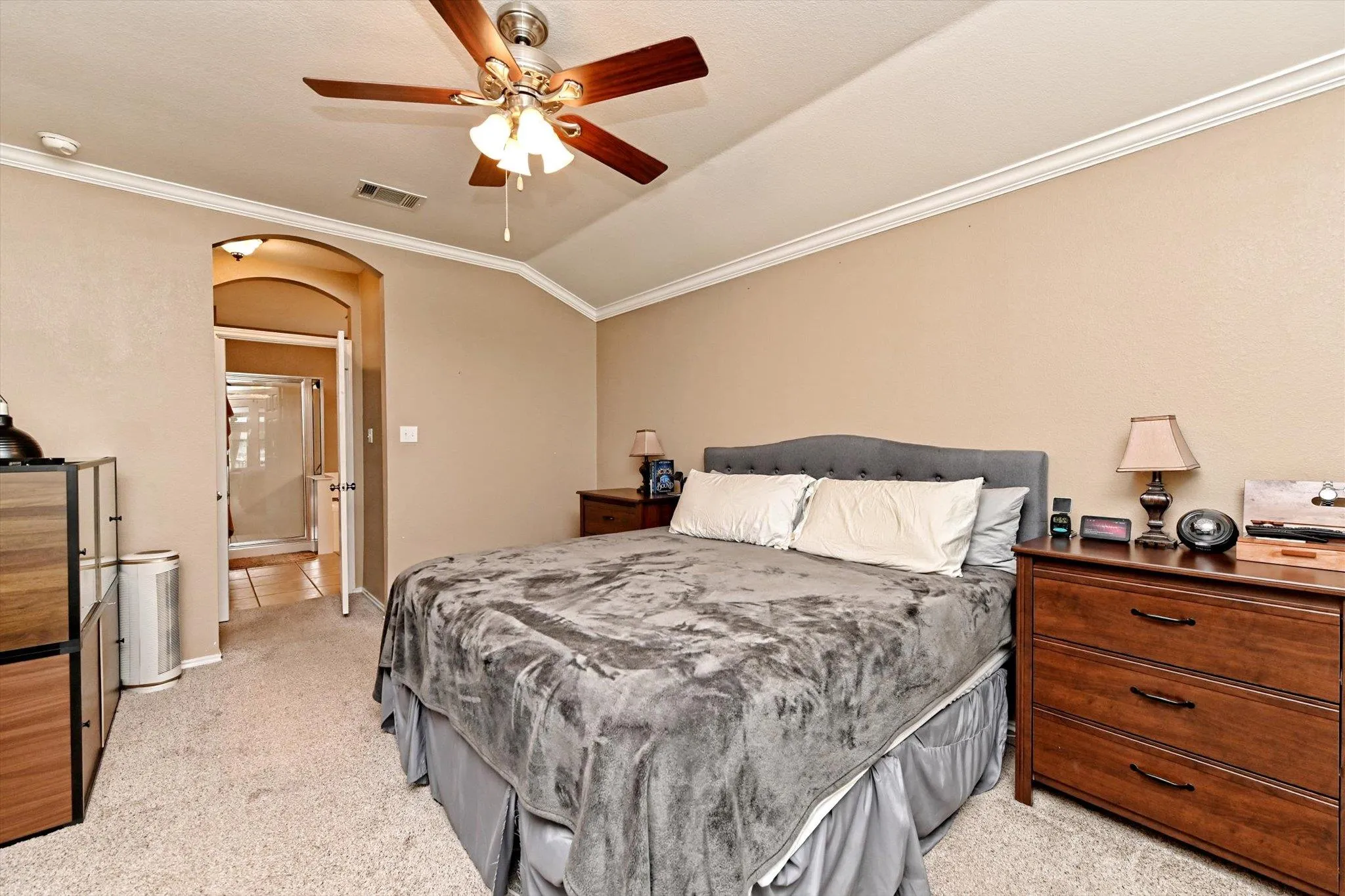 Photo 4 of 18608 ROYAL POINTE DR