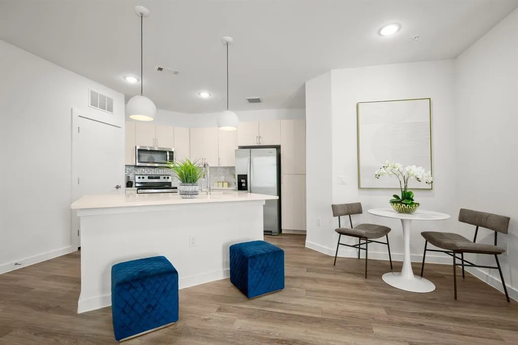 Photo 5 of 6324 N LAMAR BLVD #419