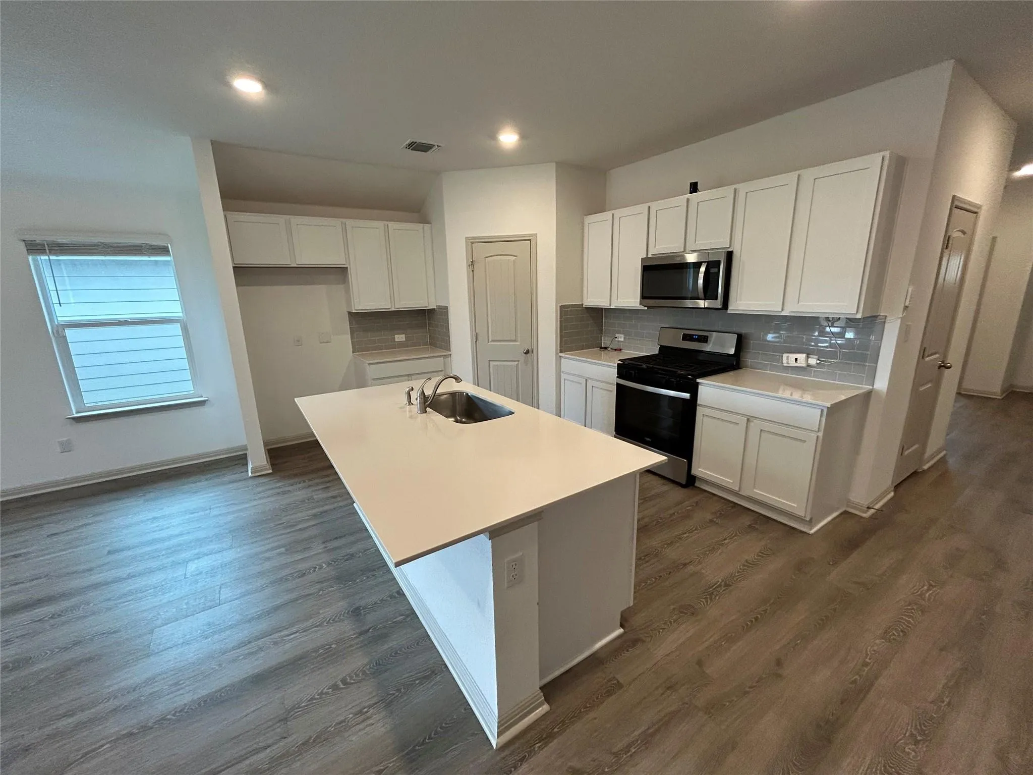 Photo 5 of 111 SWEETWATER CREEK LN