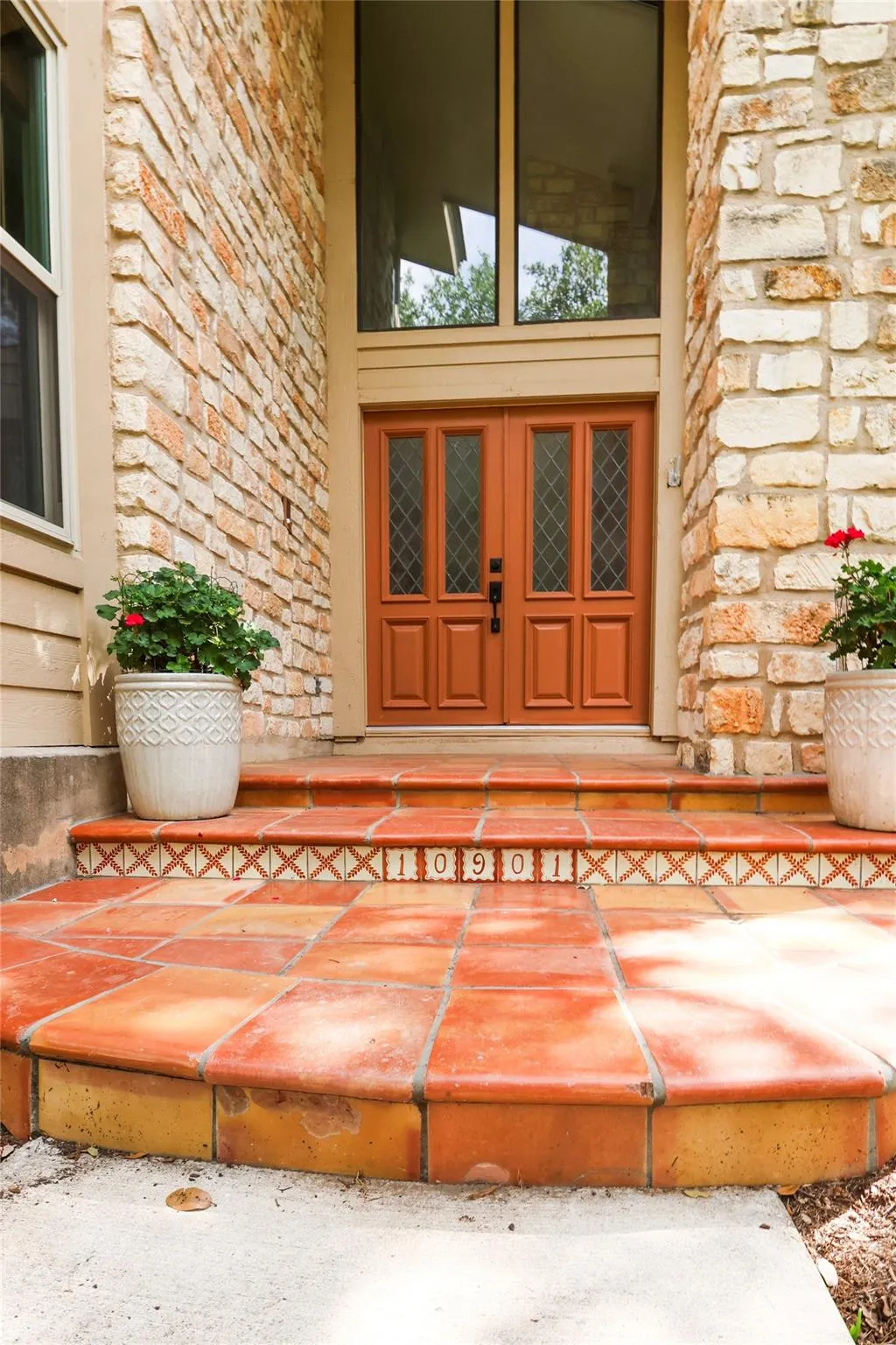 Photo 3 of 10901 COUNTRY KNOLL KNLS