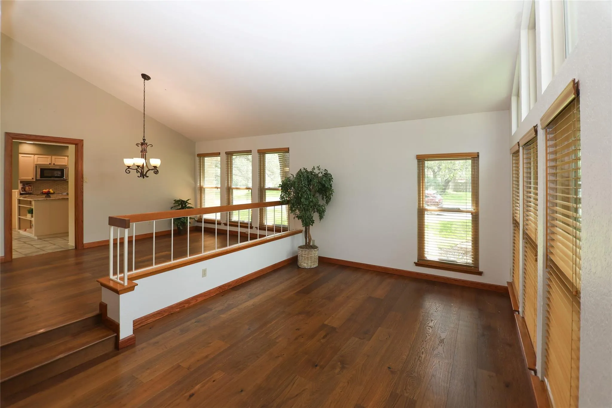 Photo 4 of 10901 COUNTRY KNOLL KNLS