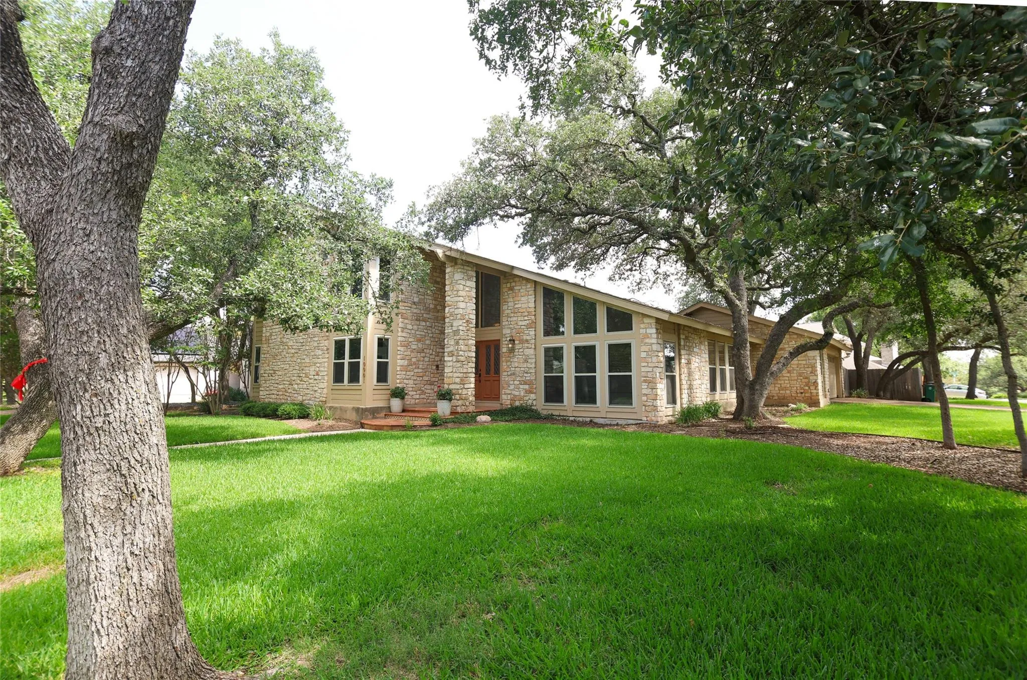 Photo of 10901 COUNTRY KNOLL KNLS, Austin, TX, 78750
