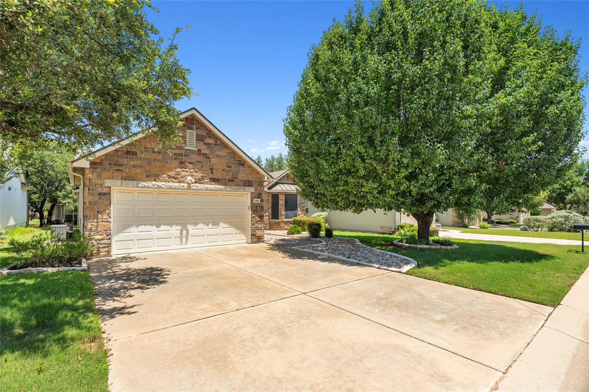 Photo 2 of 403 DOVE HOLLOW TRL
