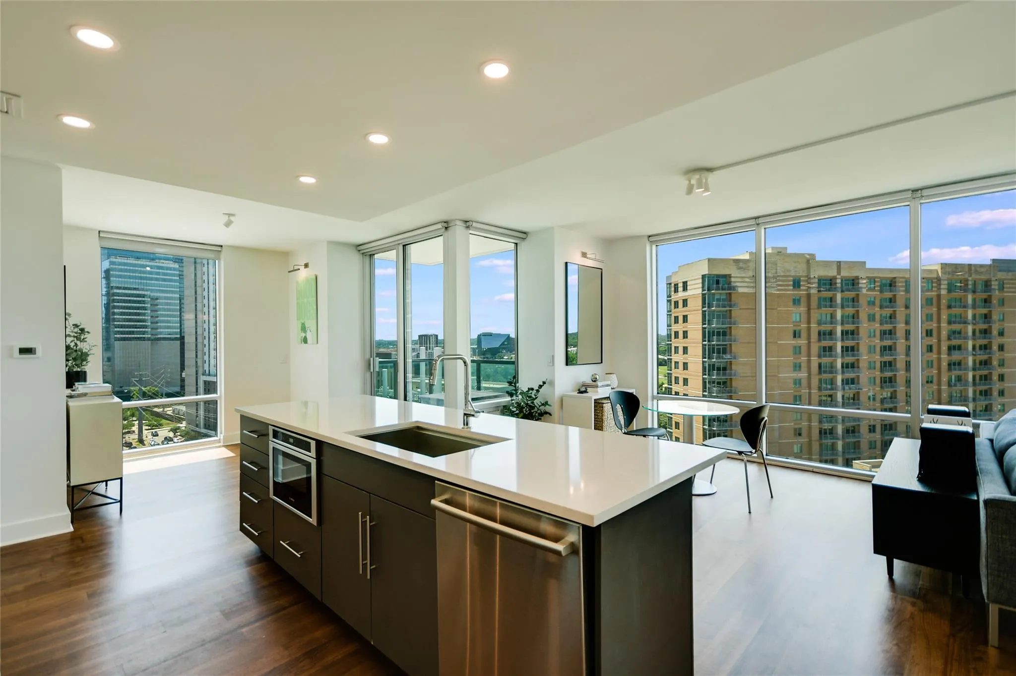 Photo 5 of 300 BOWIE ST #1403