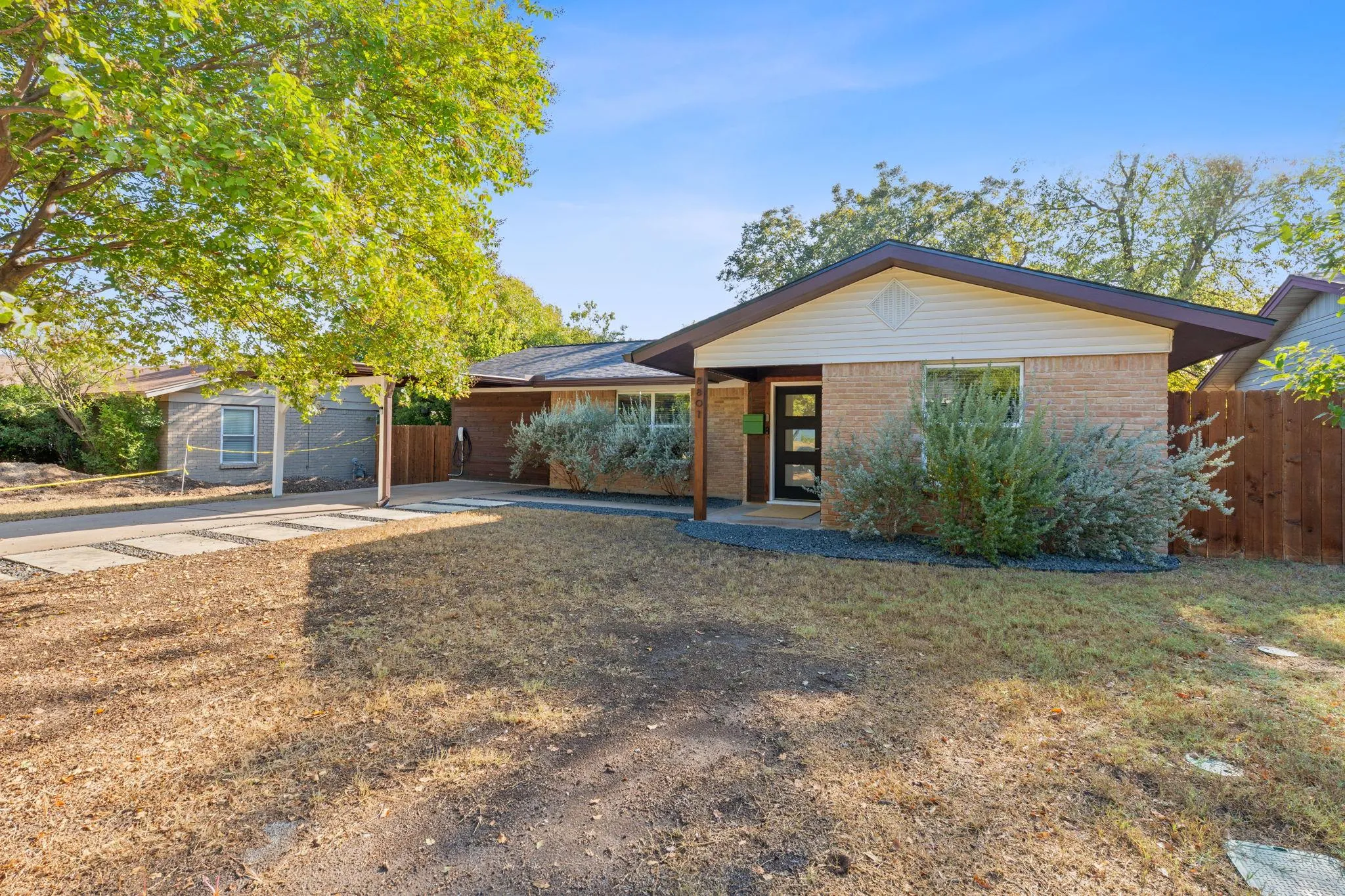 Photo 5 of 8801 REDFIELD LN