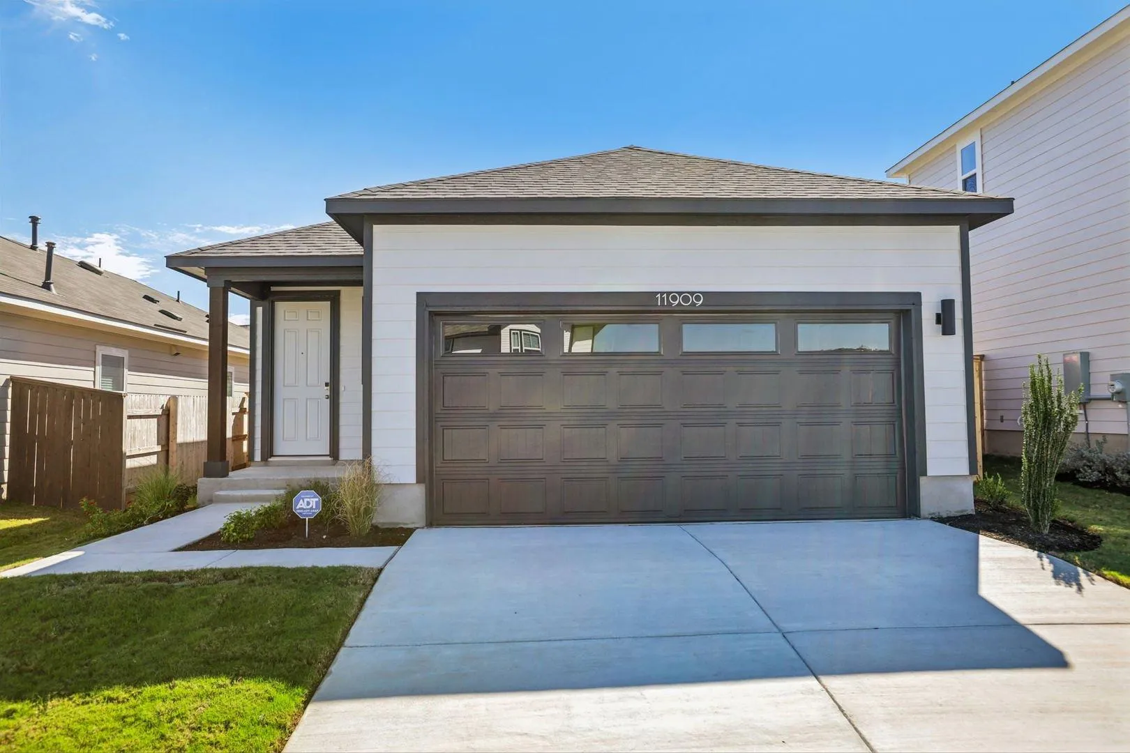Photo 2 of 11909 MURANO DR