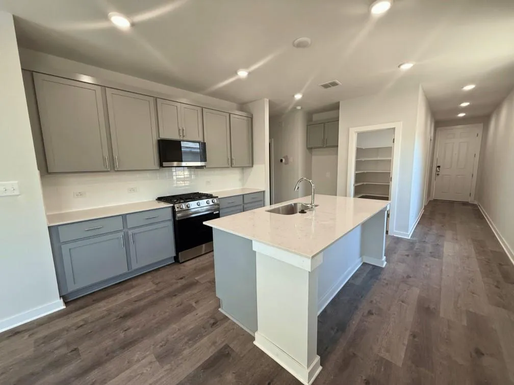 Photo 5 of 11909 MURANO DR