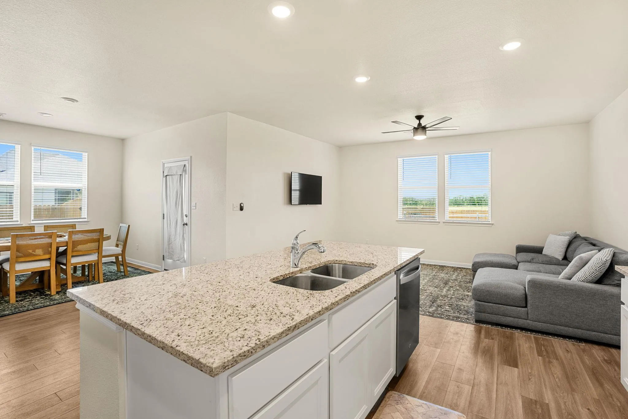 Photo 5 of 148 HIDALGO LN