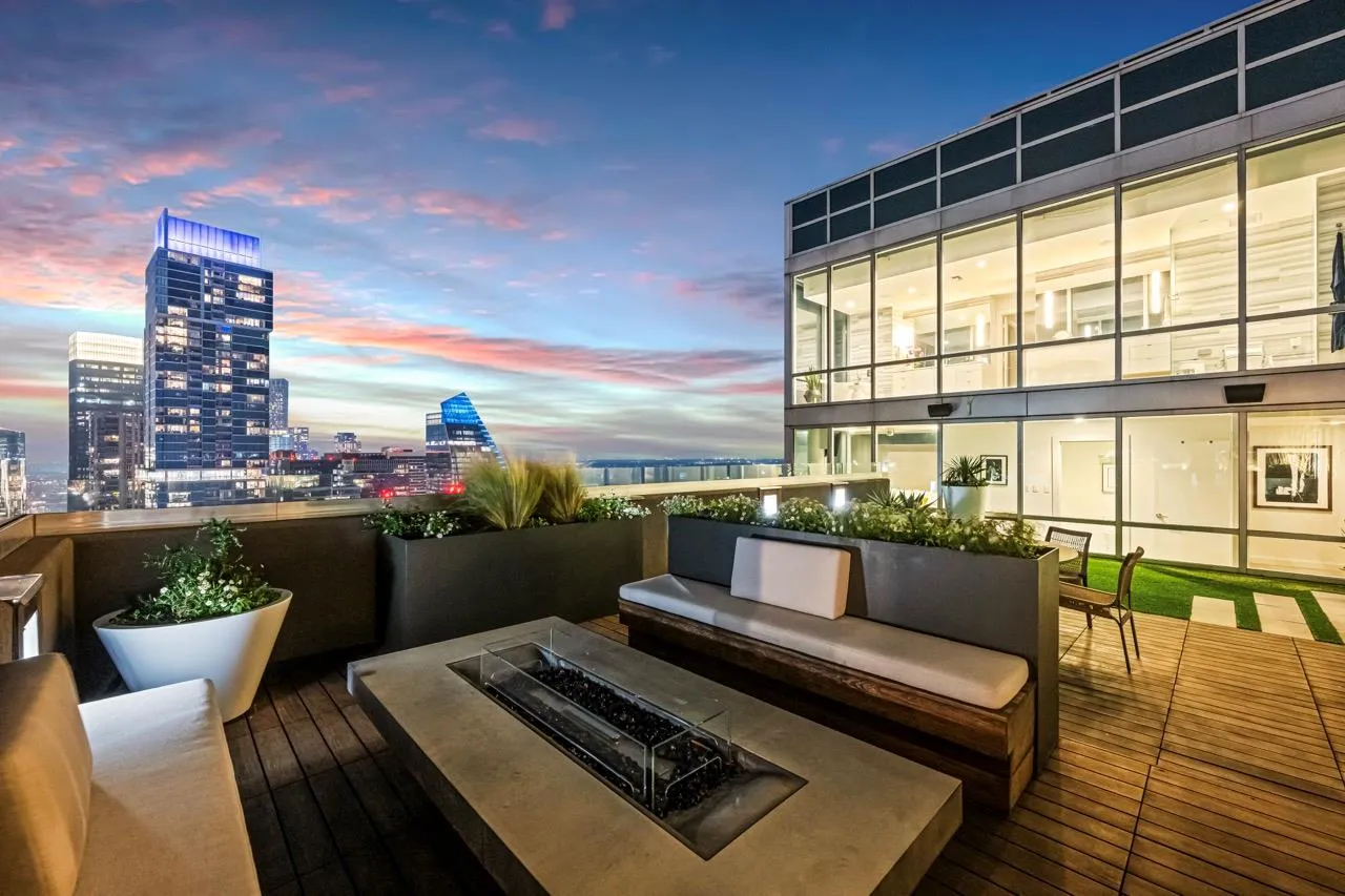 Photo 2 of 300 BOWIE ST #PH2