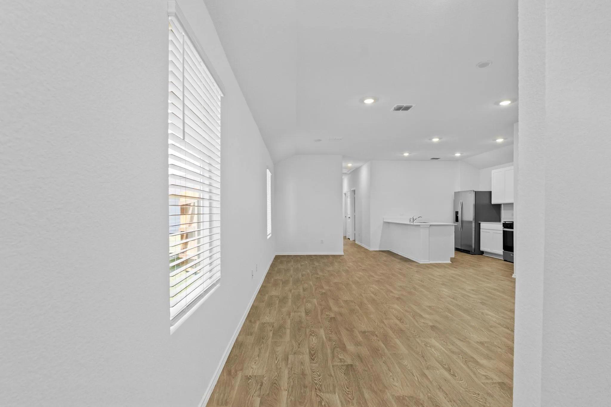 Photo 4 of 306 NIZAO LN