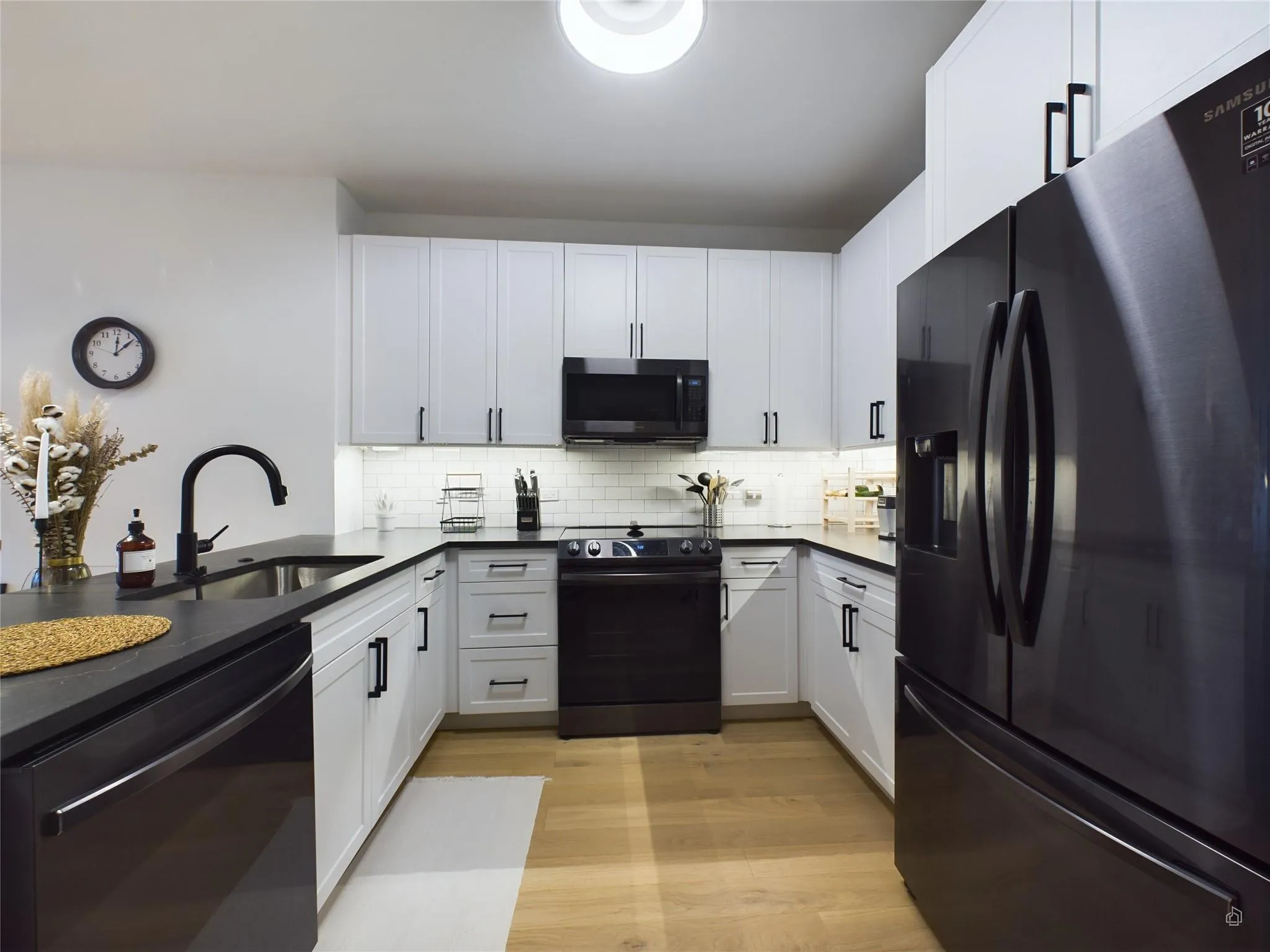 Photo 4 of 54 RAINEY ST #415
