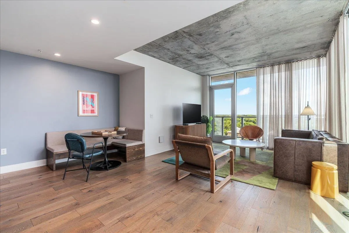 Photo 5 of 48 EAST AVE #1308