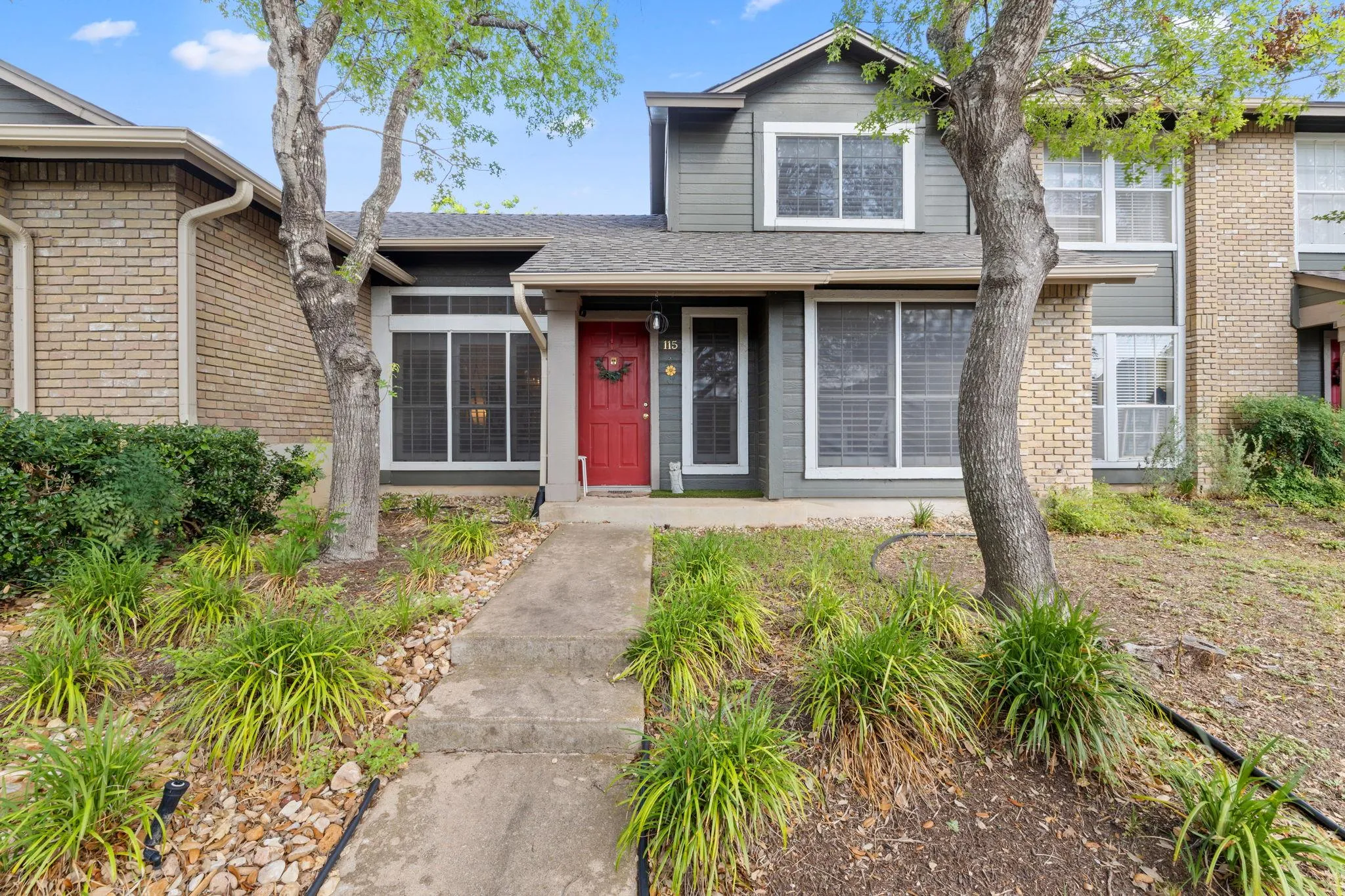 Photo 2 of 1015 E YAGER LN #115