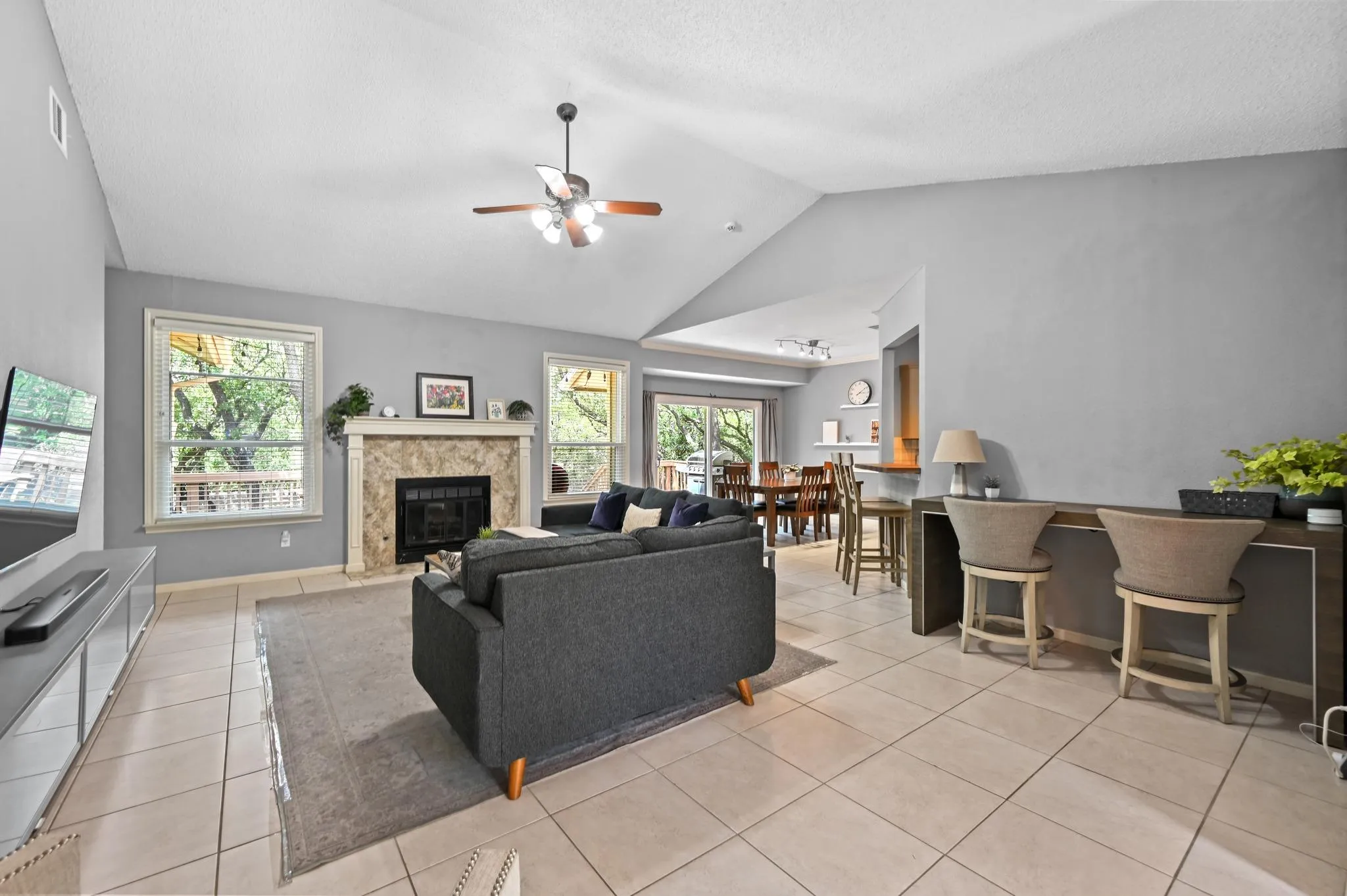 Photo 5 of 12047 LINCOLNSHIRE DR