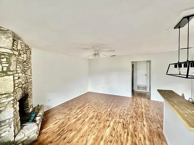 Photo 4 of 801 BRACEWOOD CIR