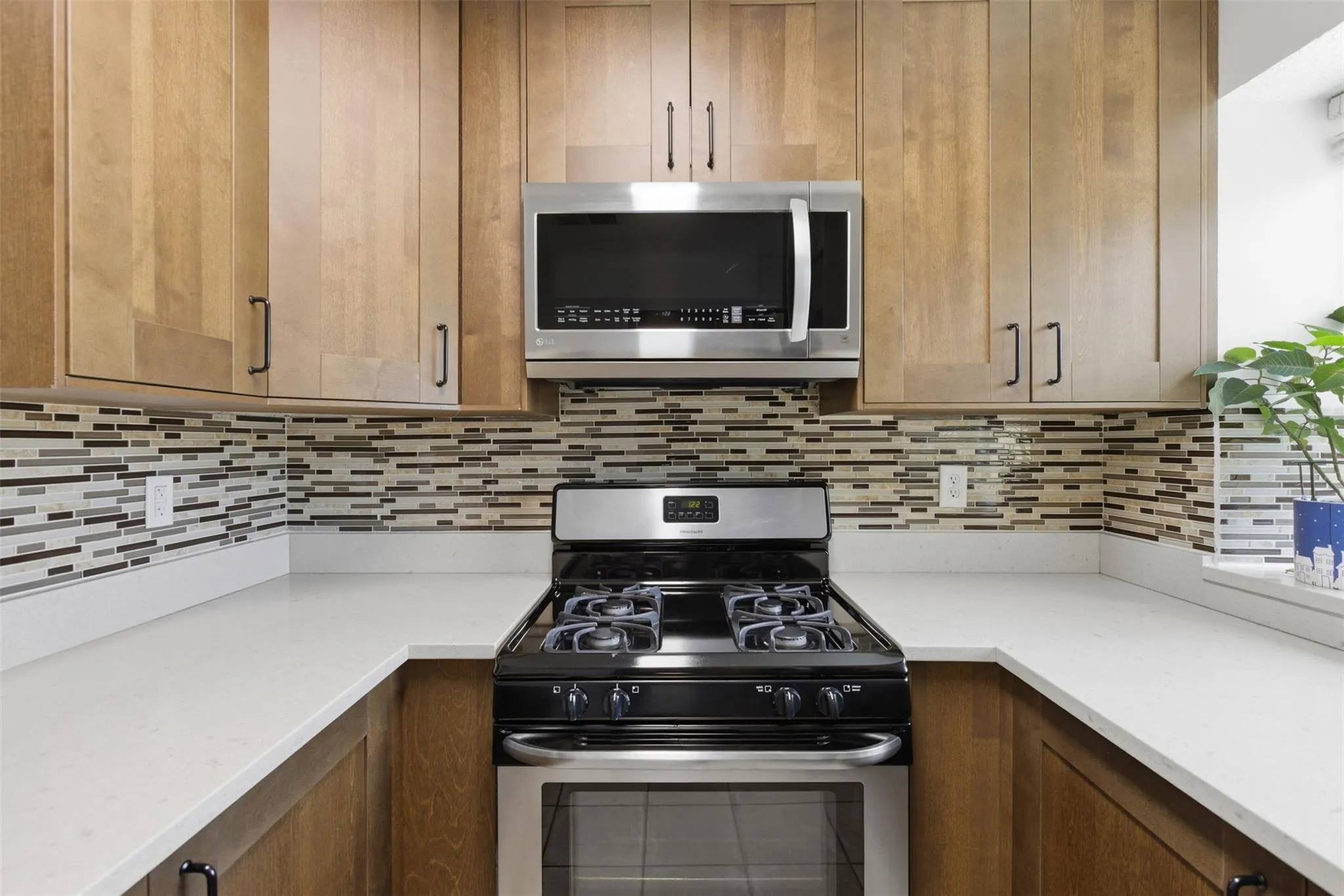 Photo 3 of 11901 SWEARINGEN DR #24
