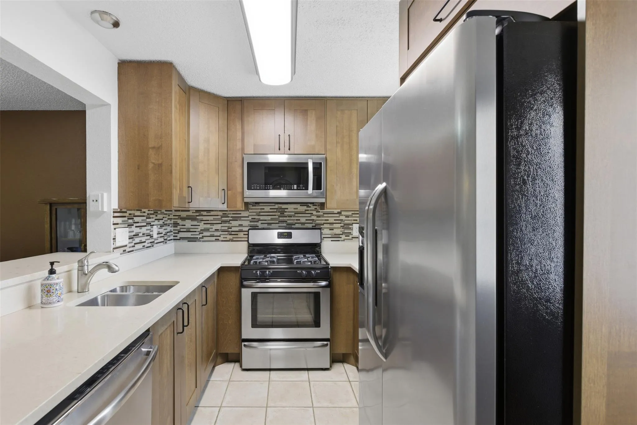 Photo 4 of 11901 SWEARINGEN DR #24