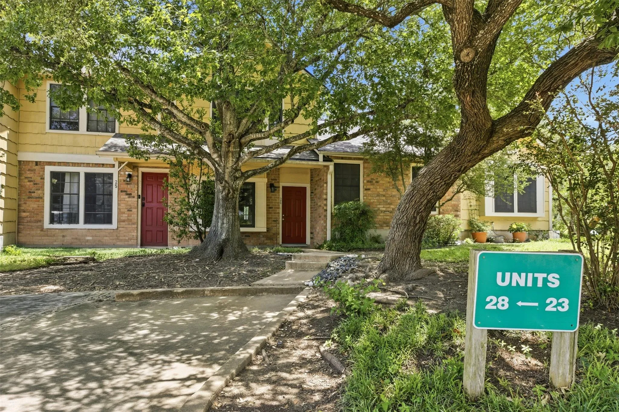 Photo 2 of 11901 SWEARINGEN DR #24